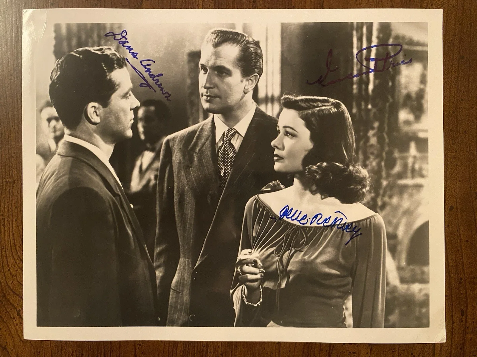 Vincent Price, Gene Tierney, Dana Andrews — Laura Cast Signed Autograph Photo w/ COA Vincent Price Gene Tierney Dana Andrews