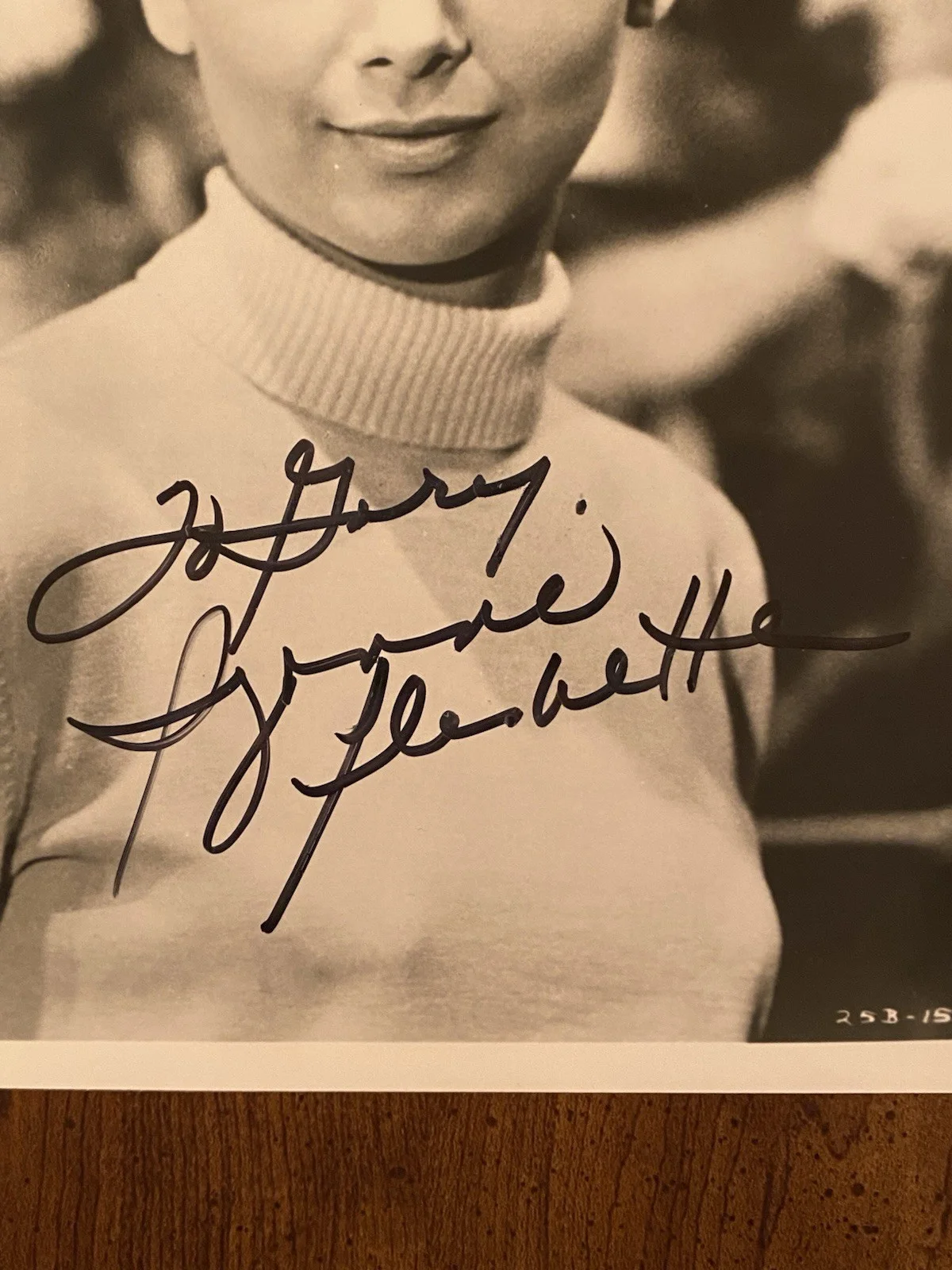 Suzanne Pleshette — Suzanne Pleshette Signed Autographed Photo With COA The Ugly Dachshund The Birds, изображение 2