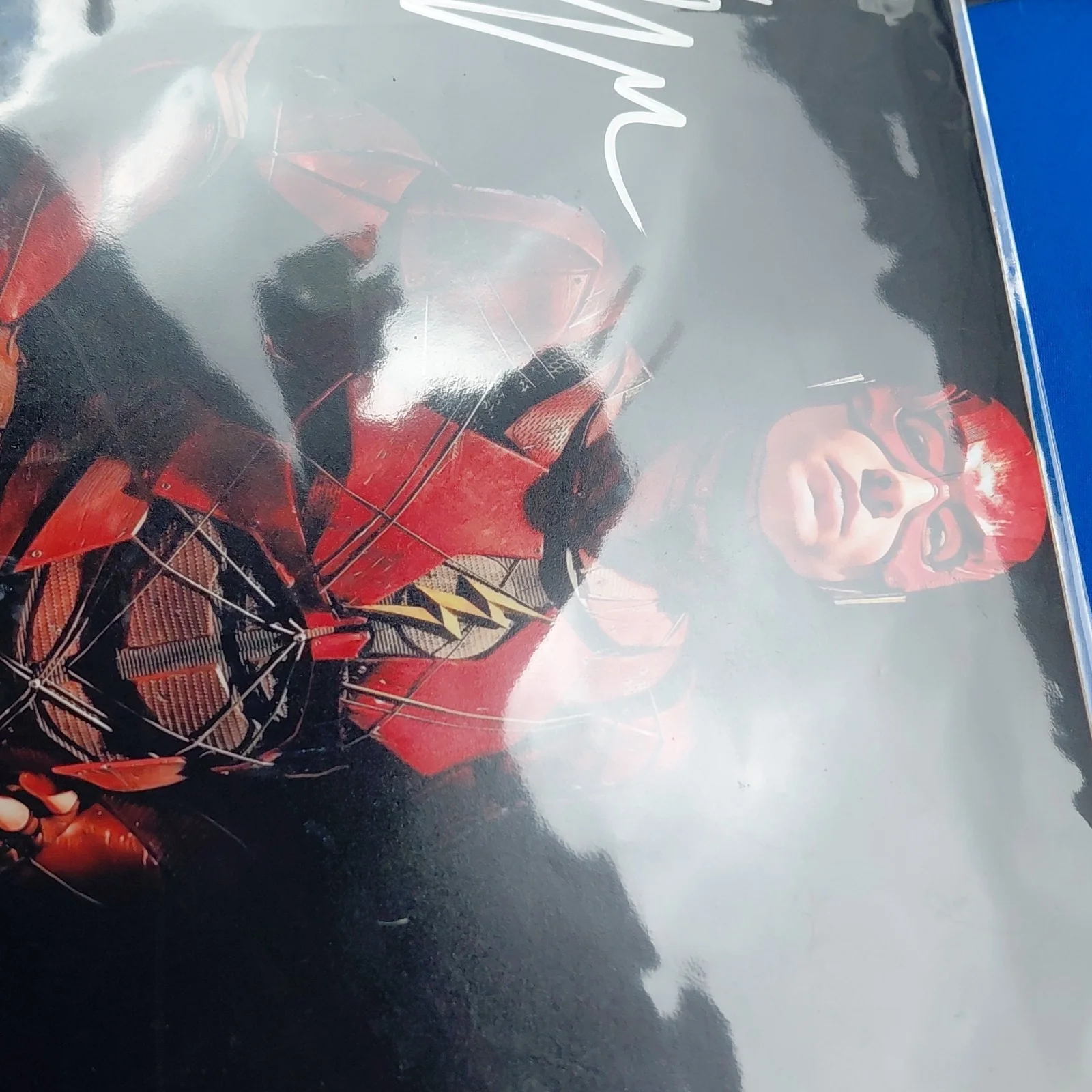 Ezra Miller — Ezra Miller Signed The Flash 8x10 Photo Original Television Autograph