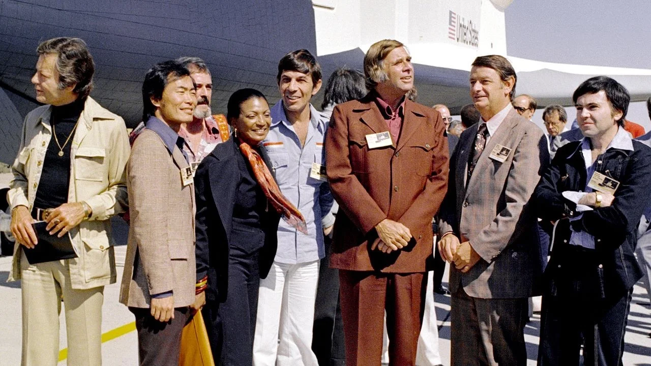 Star Trek Creator Gene Roddenberry Signed Cut w/ Photo, image 2