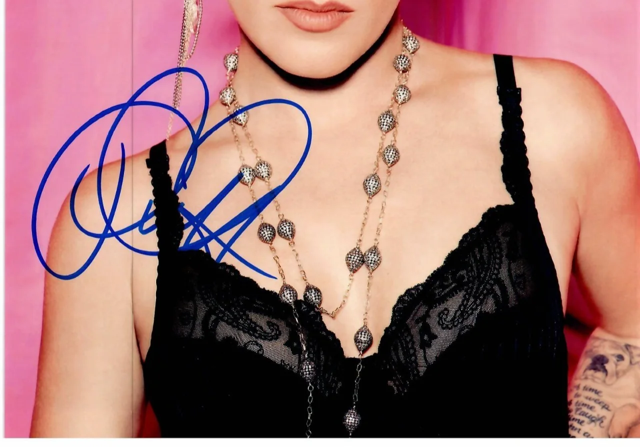 Pink Singer Actress Songwriter Signed Autographed 8 x 10 Photo TTM COA, изображение 2