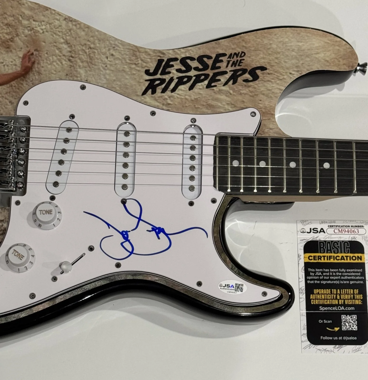 JOHN STAMOS SIGNED CUSTOM JESSE AND THE RIPPERS GUITAR FULL HOUSE UNCLE JSA COA, изображение 2