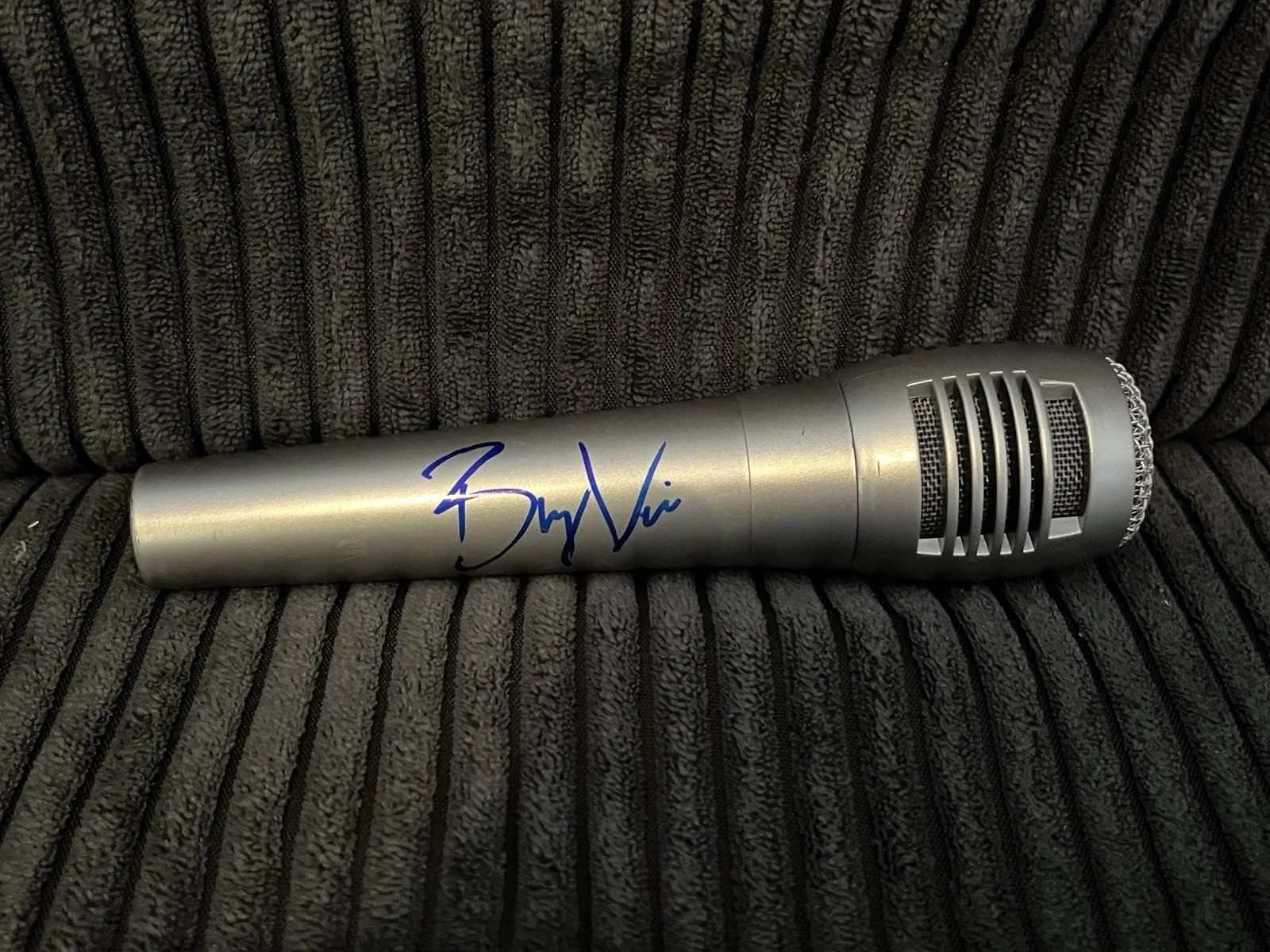 MUSICIAN BRYCE VINE SIGNED AUTOGRAPH MICROPHONE ACOA CERTIFIED, image 3