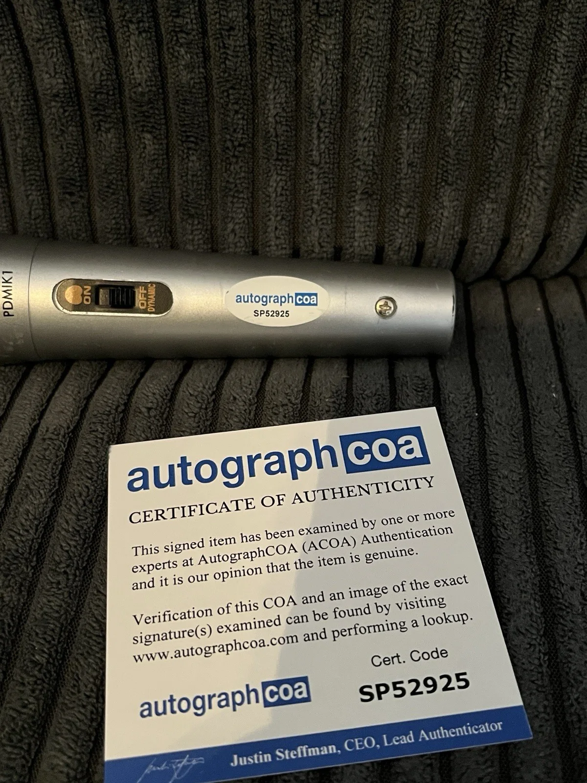 MUSICIAN BRYCE VINE SIGNED AUTOGRAPH MICROPHONE ACOA CERTIFIED, image 4