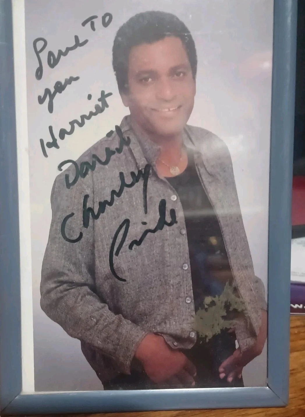 CHARLIE PRIDE SIGNED POST CARD COUNTRY STAR.Signed No certificate, image 2