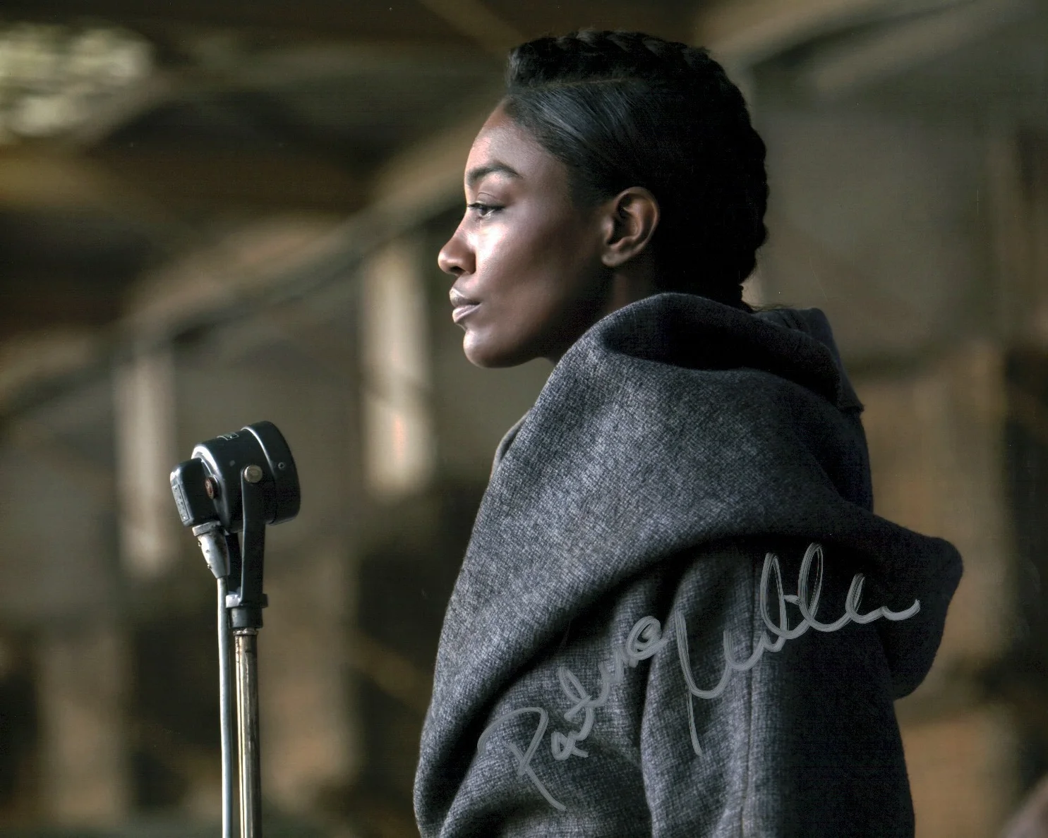 Patina Miller — Patina Miller The Hunger Games 8x10 Signed Photo JSA Certified Autograph