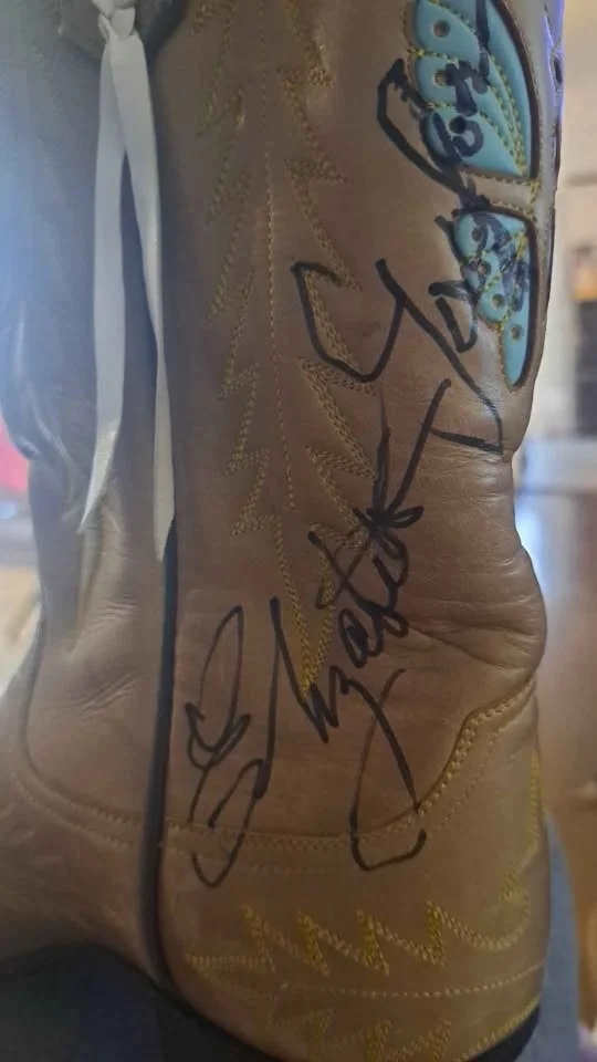 Elizabeth Taylor signed Stallion Cowboy boots, image 3
