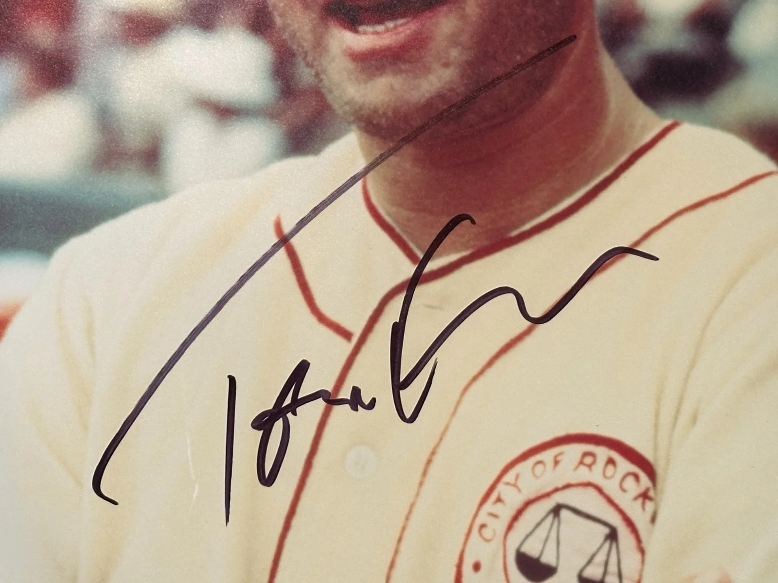 TOM HANKS — TOM HANKS Signed A LEAGUE OF THEIR OWN 11x14 PHOTO Beckett (BAS) Auth, image 2
