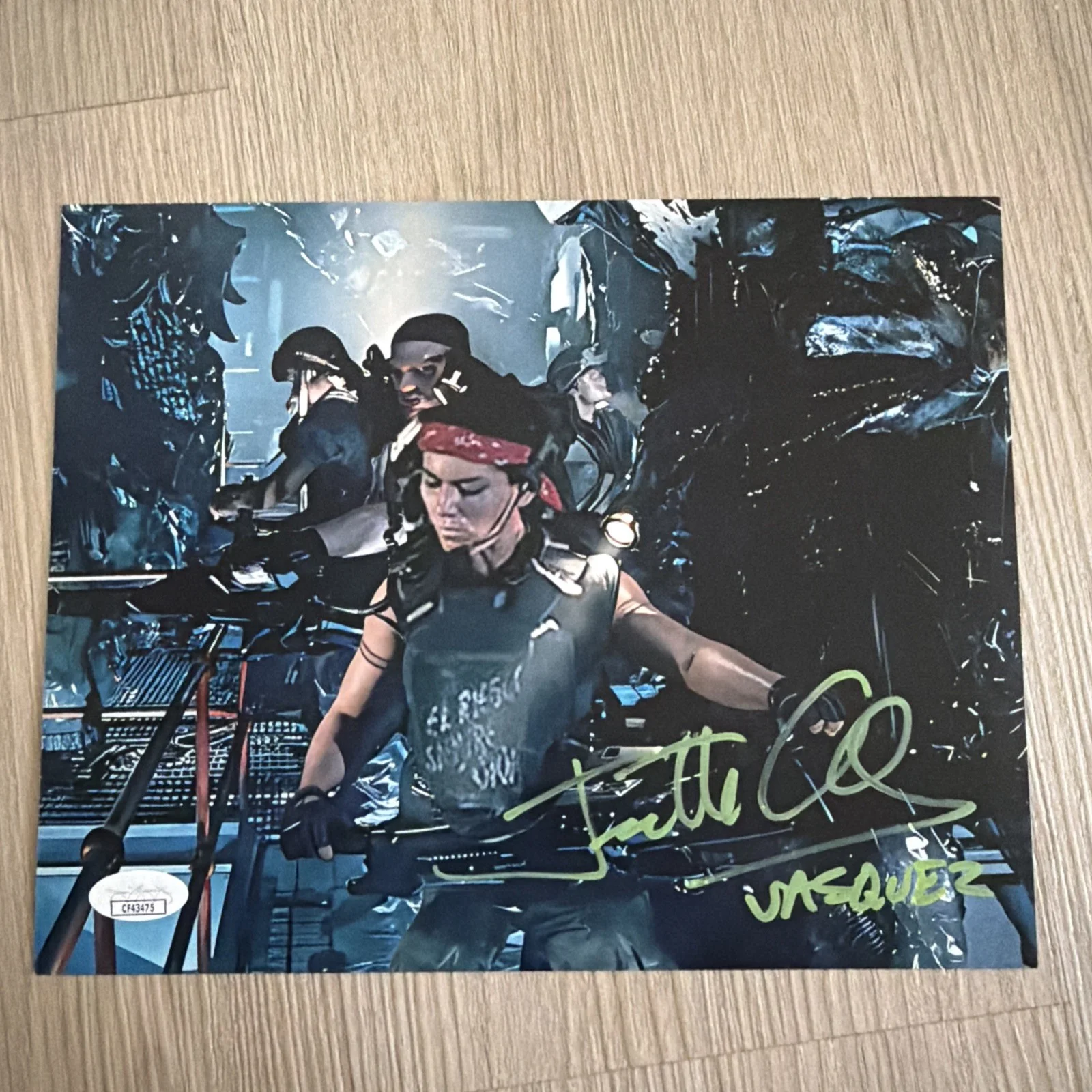 Jenette Goldstein — Jenette Goldstein signed Aliens 8x10 JSA Authenticated, image 2