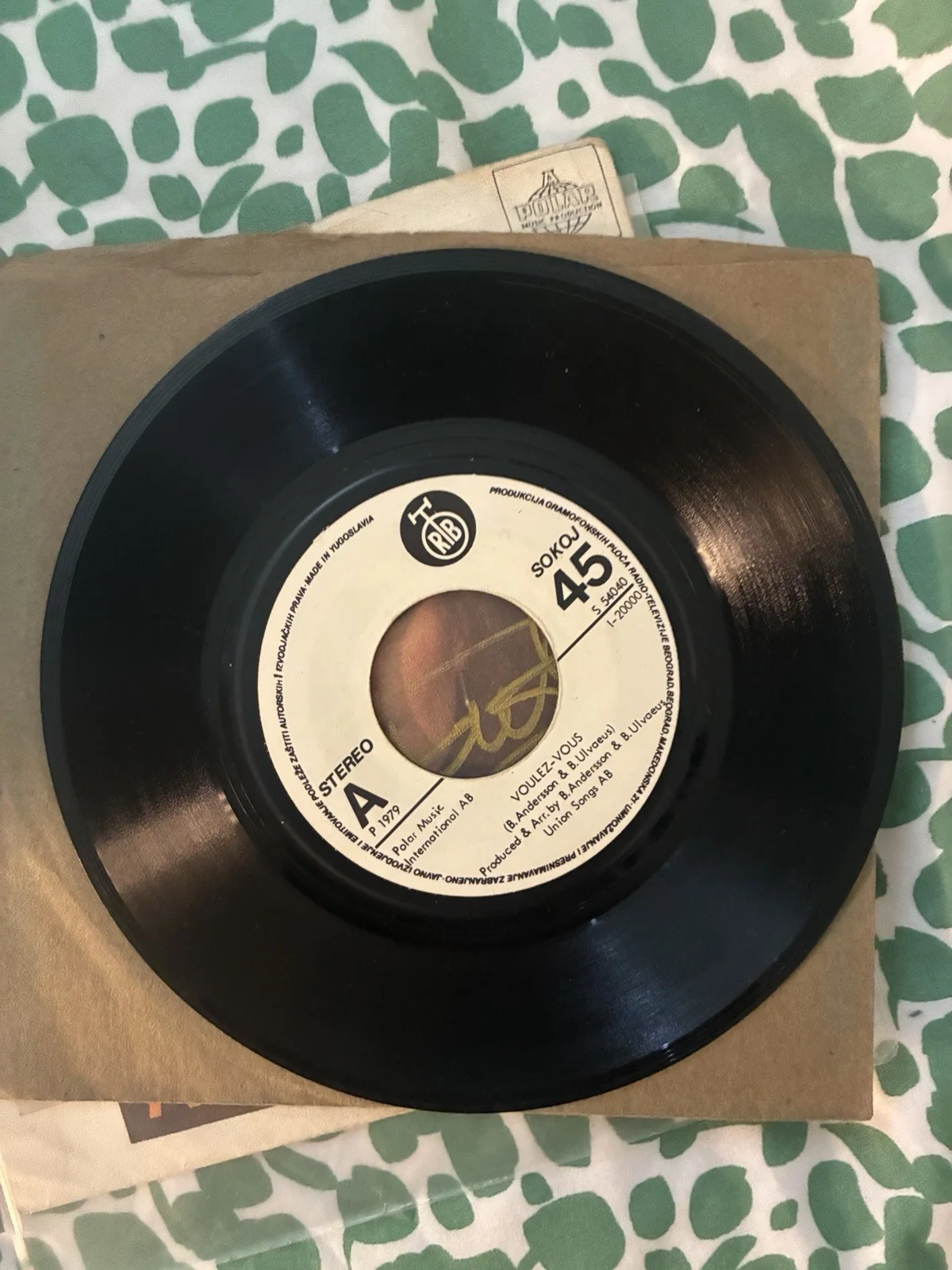 ABBA Voulez-Vous/Angel Eyes Signed 7 Inch Vinyl Record Proof of History Included, изображение 2