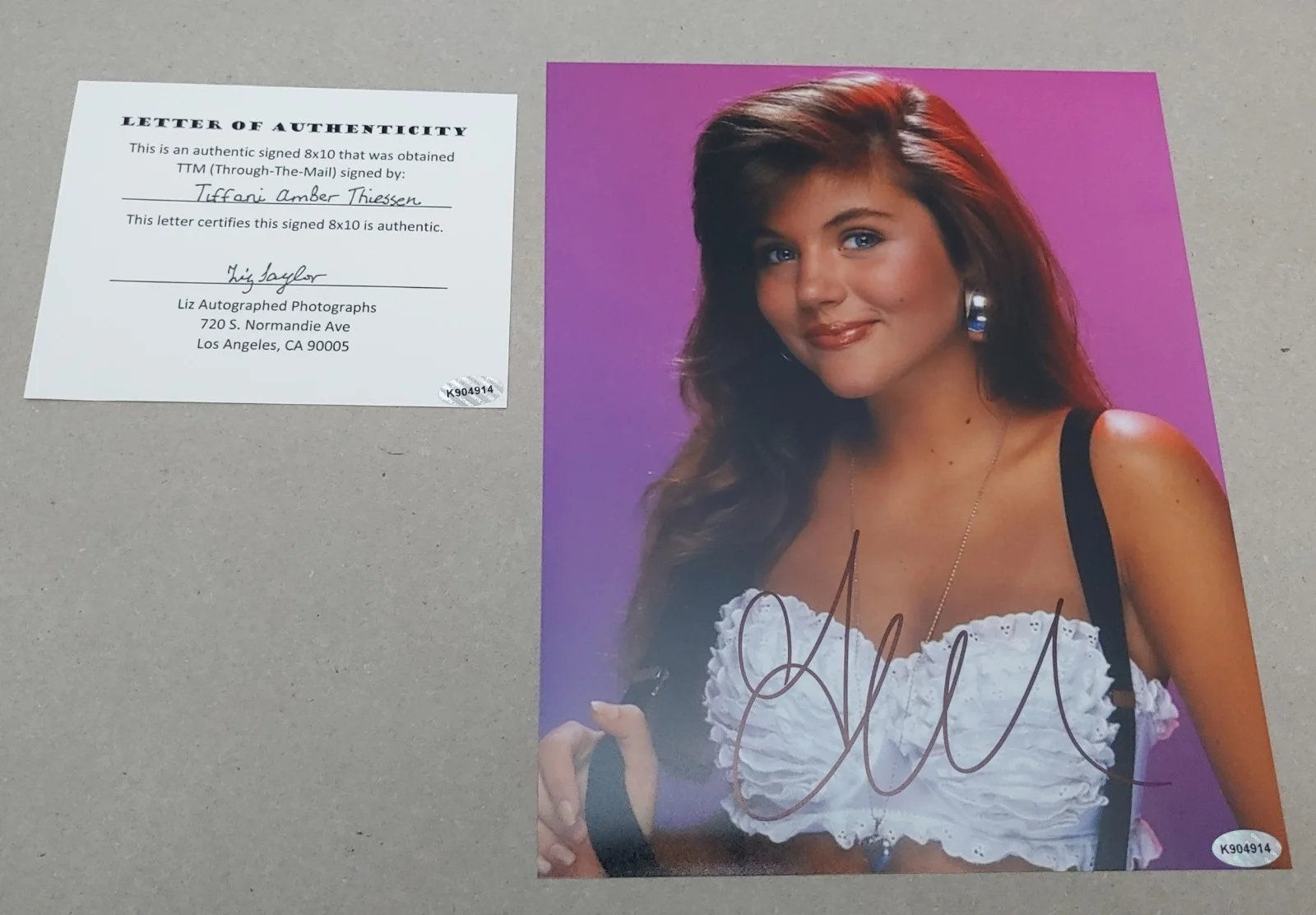 Foto firmada Tiffani Amber Thiessen.Certificado., image 2