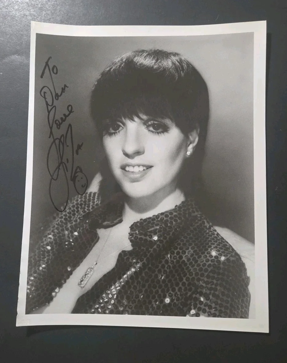 Liza Minnelli — Liza Minnelli Autographed 8×10 Black & Whire Photo – Vintage Studio Portrait
