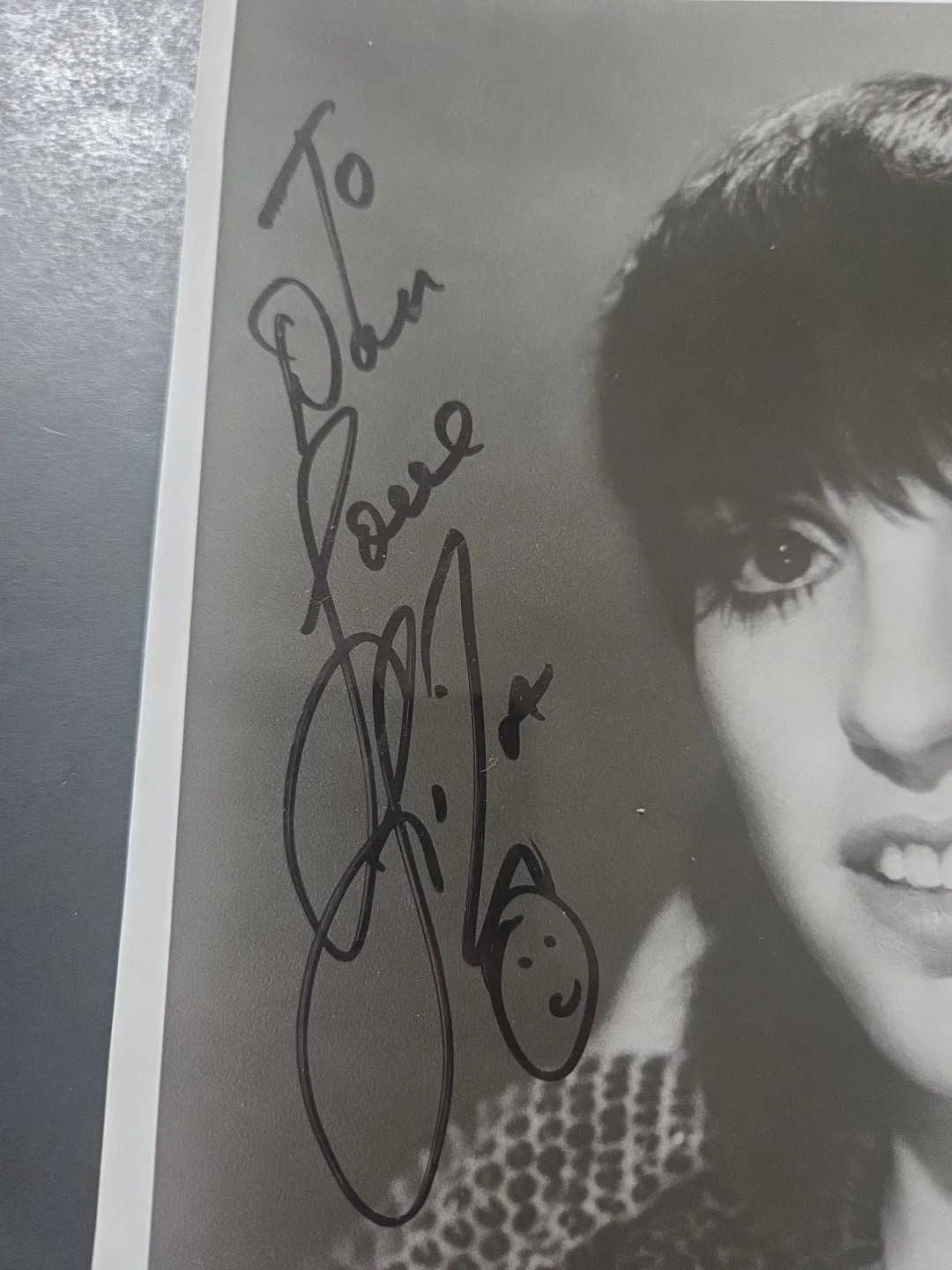 Liza Minnelli — Liza Minnelli Autographed 8×10 Black & Whire Photo – Vintage Studio Portrait, изображение 2