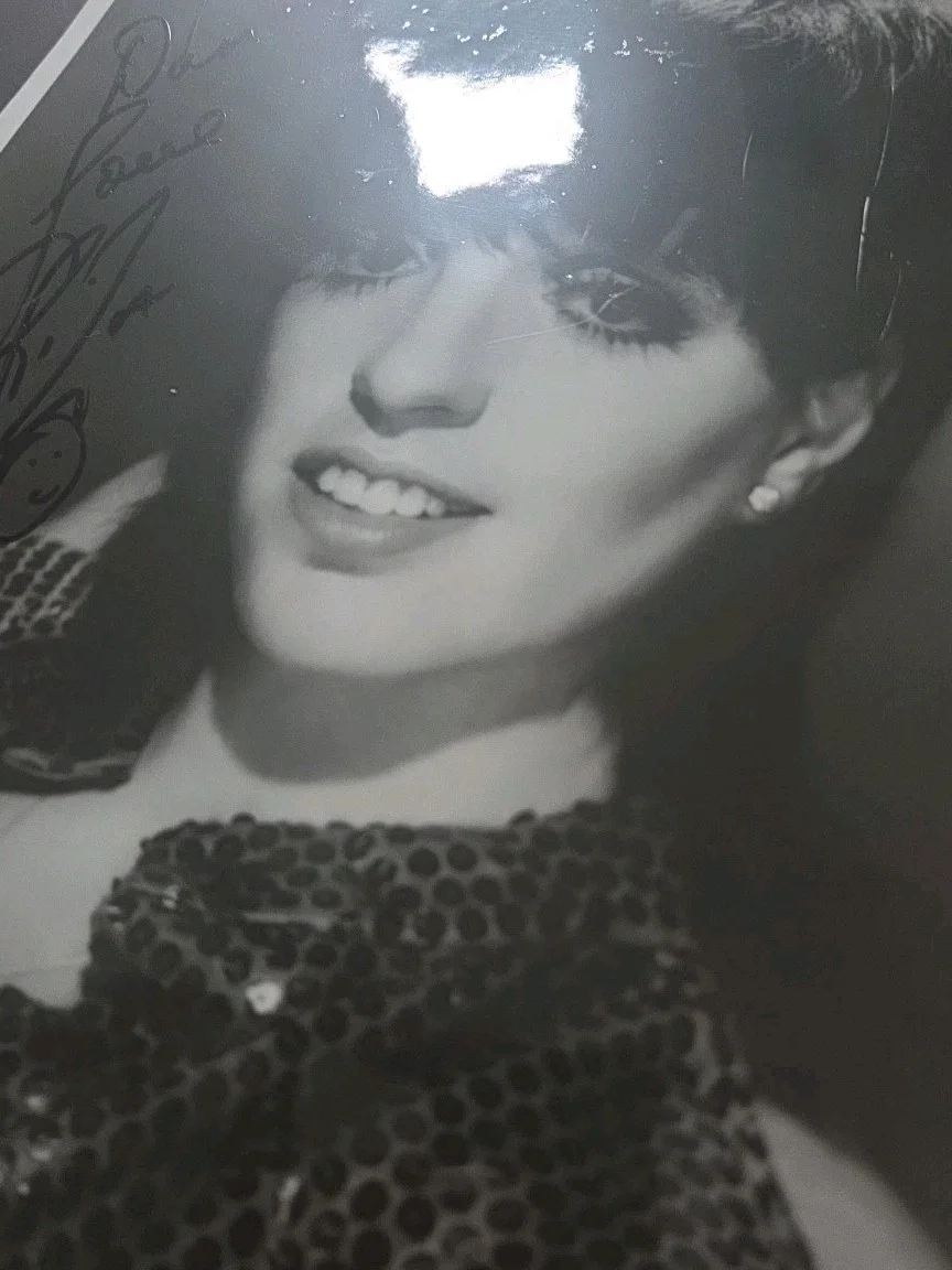 Liza Minnelli — Liza Minnelli Autographed 8×10 Black & Whire Photo – Vintage Studio Portrait, изображение 4