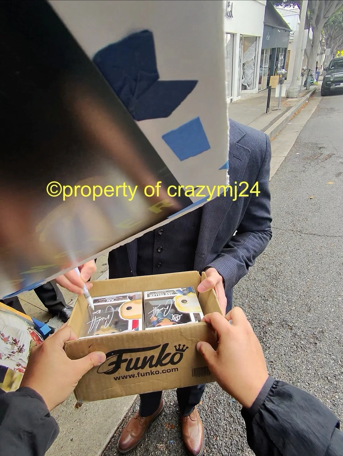 Charlie Hunnam Signed "Kai" Funko Rebel Moon Jax SOA Autograph Proof SWAU COA, изображение 3
