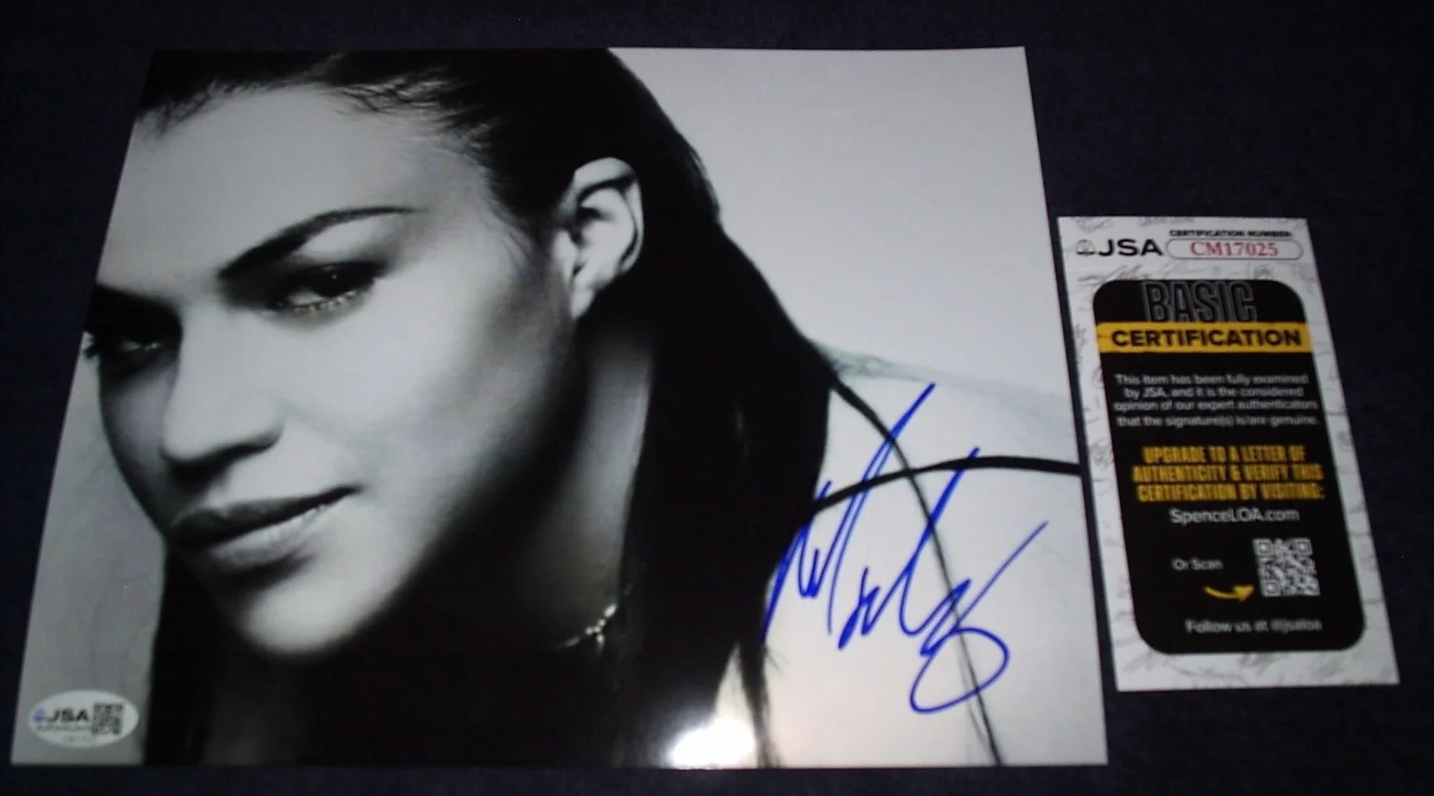 MICHELLE RODRIGUEZ — MICHELLE RODRIGUEZ SIGNED PHOTO 8X10 COLOR FAST & FURIOUS "SEXY" XRARE L@@K JSA