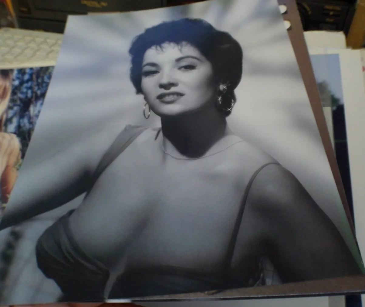 Linda Cristal — Linda Cristal High Chapperal signed 4x5 card plus Bonus 8x10 Display photo, image 2