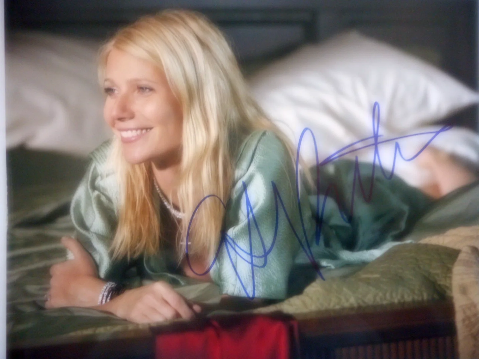 Gwyneth Paltrow — Gwyneth Paltrow Autographed IRON MAN (Pepper Potts) 8x10 Photo COA & #d Holo
