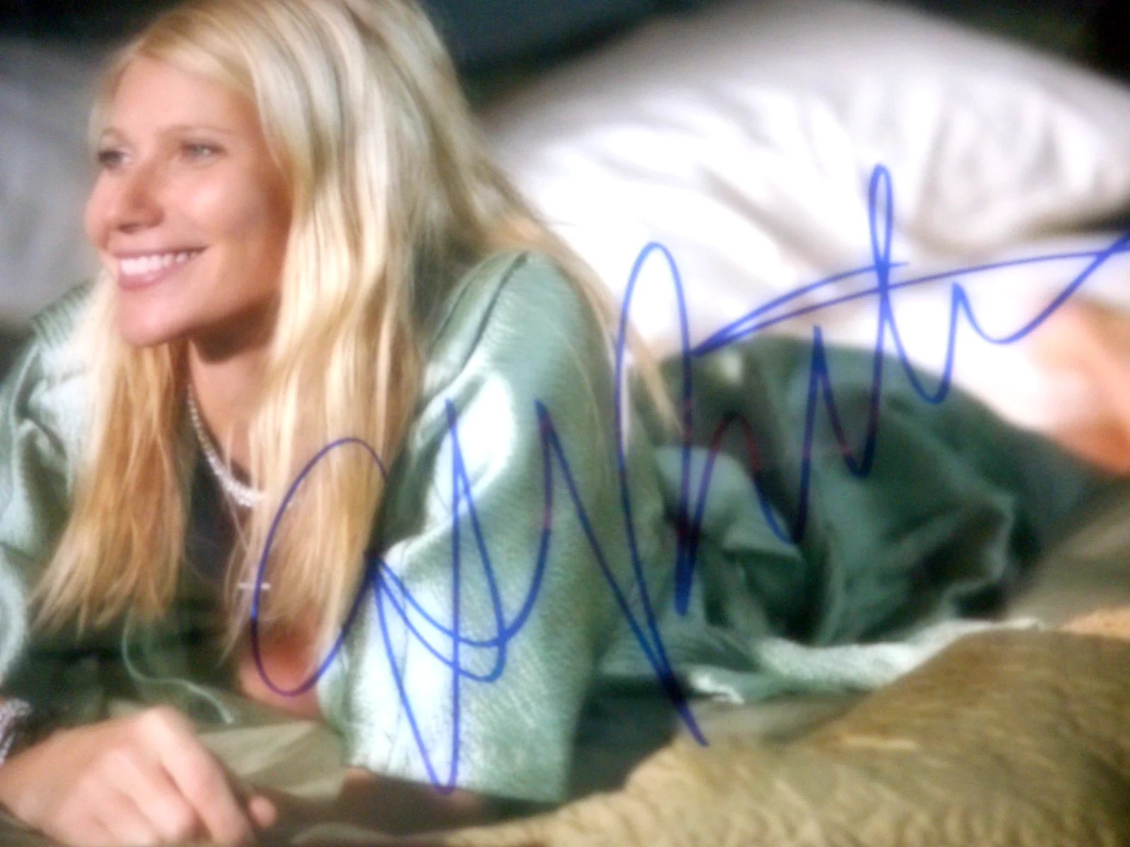 Gwyneth Paltrow — Gwyneth Paltrow Autographed IRON MAN (Pepper Potts) 8x10 Photo COA & #d Holo, image 4