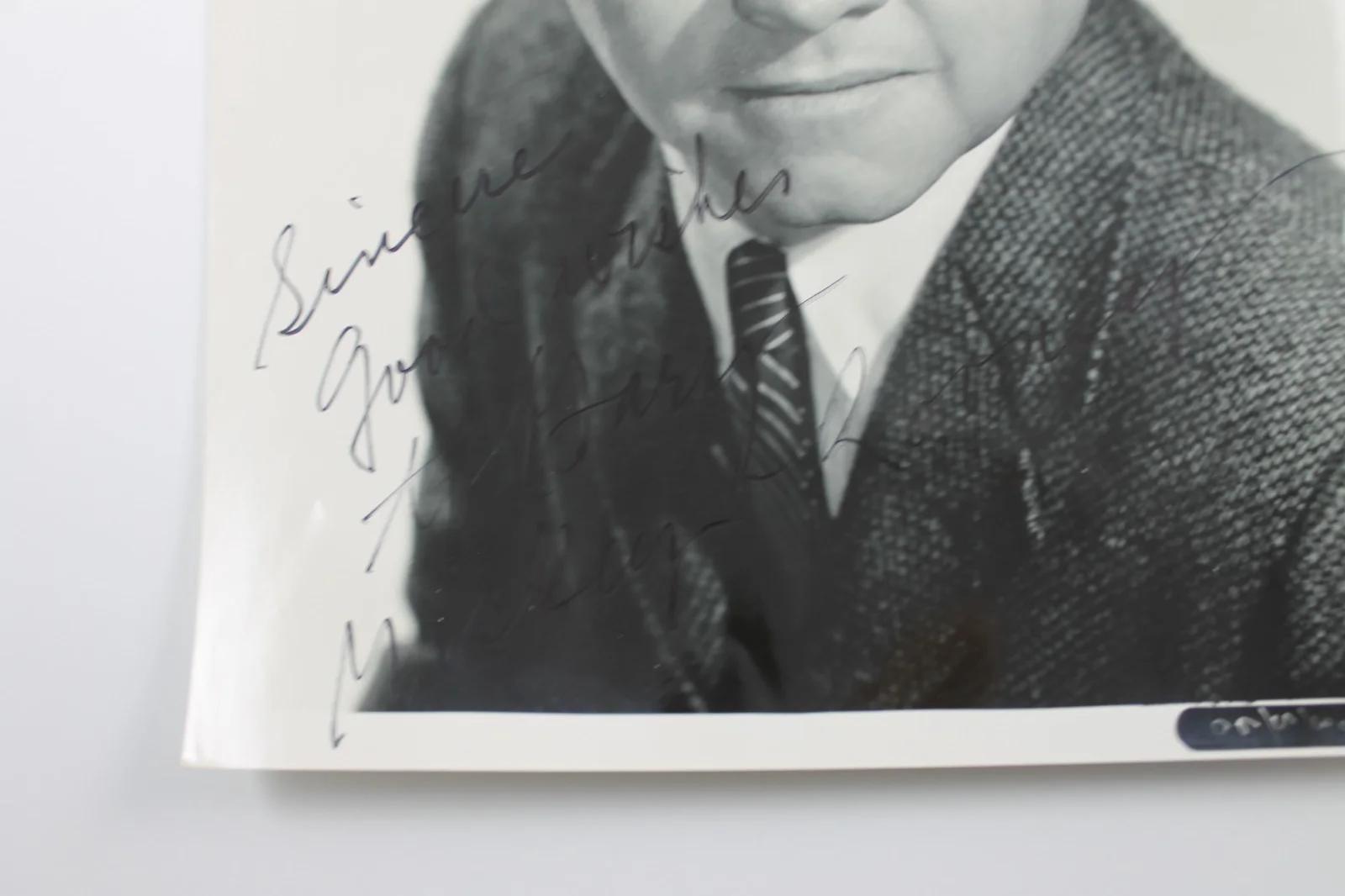 MICKEY ROONEY SIGNED 8X10 GLOSSY B & W PHOTO, изображение 2
