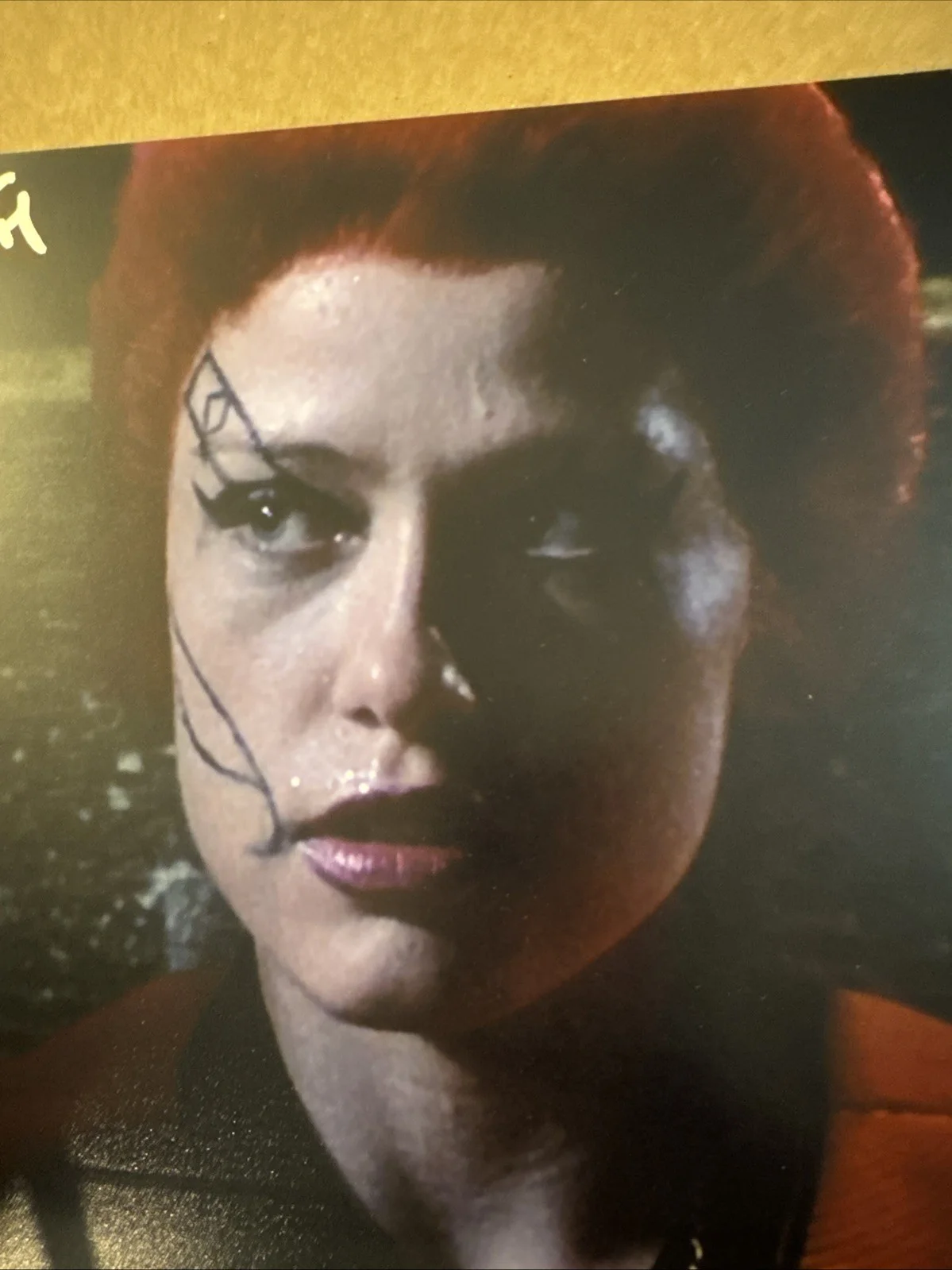 LINNEA QUIGLEY — Linnea Quigley SIGNED 8X10 Photo RETURN OF THE LIVING DEAD Autograph TRASH, изображение 4