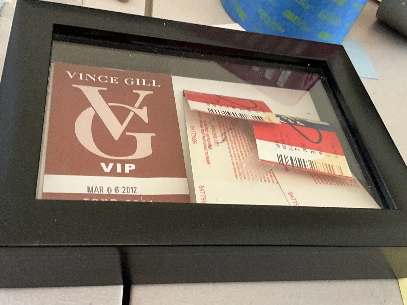 2 Autographed VINCE GILL Tickets & VIP - FL Strawberry Festival March 6, 2012, изображение 5