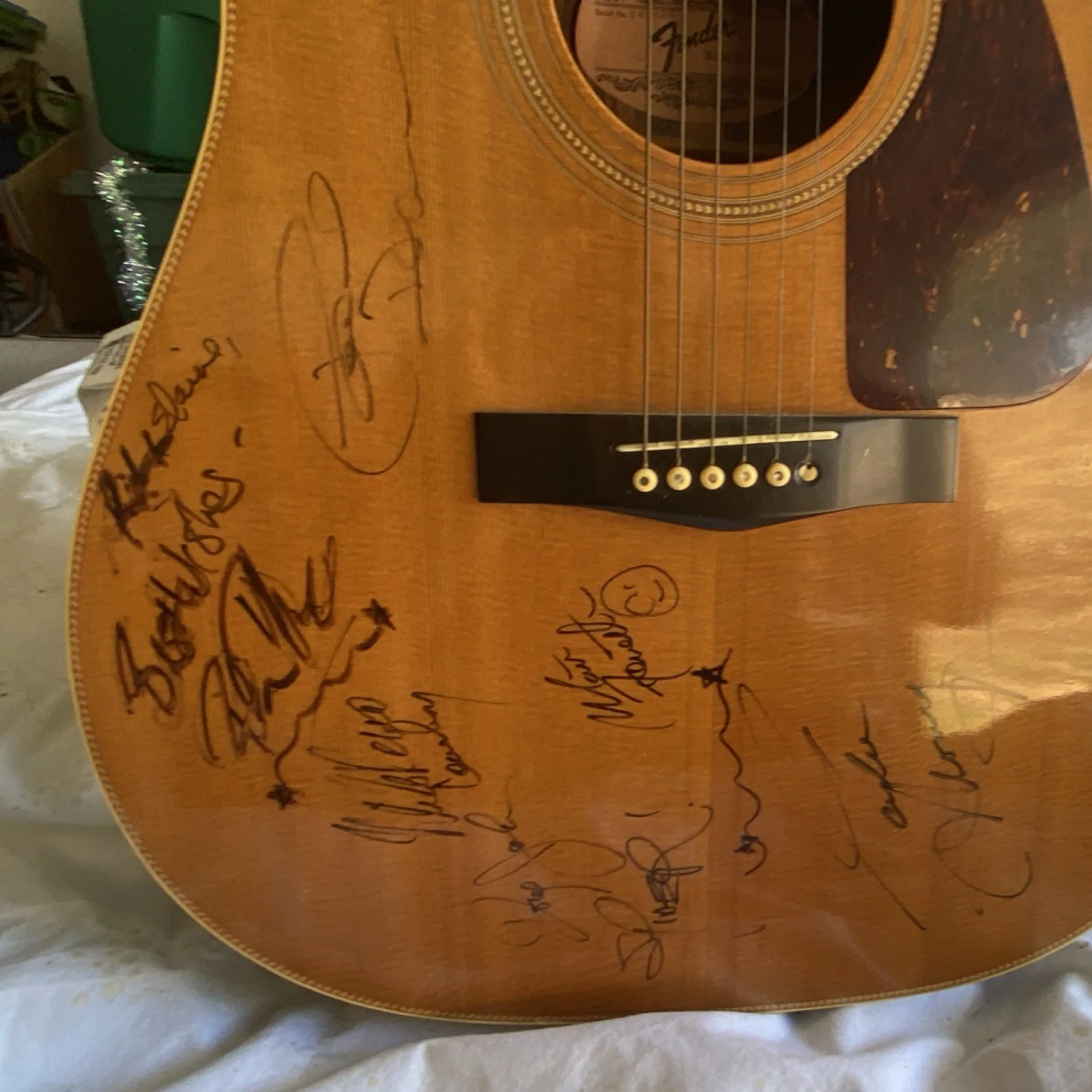 Acoustic Guitar Autographed by Richard Marx, Loverboy, Eddie Money !! Rare, изображение 2