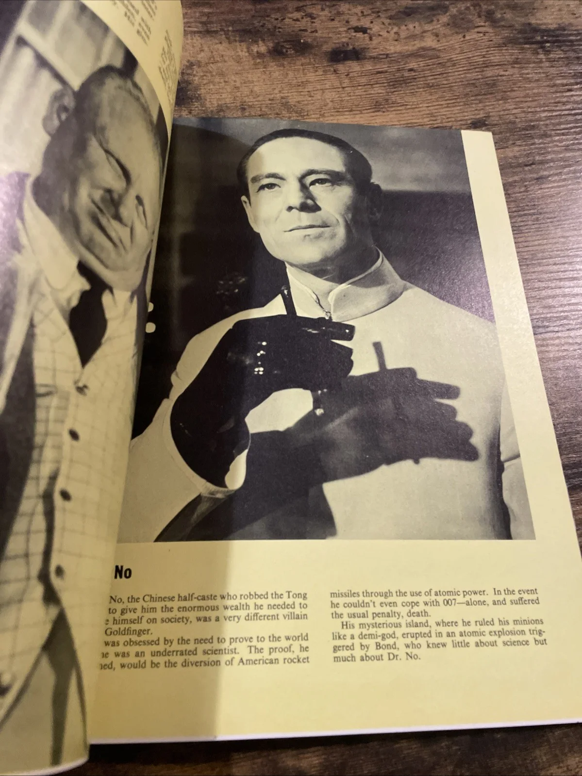 JAMES BOND IN FOCUS Book Sean Connery 007 Goldfinger Magazine 1964 Spy Classics, image 5