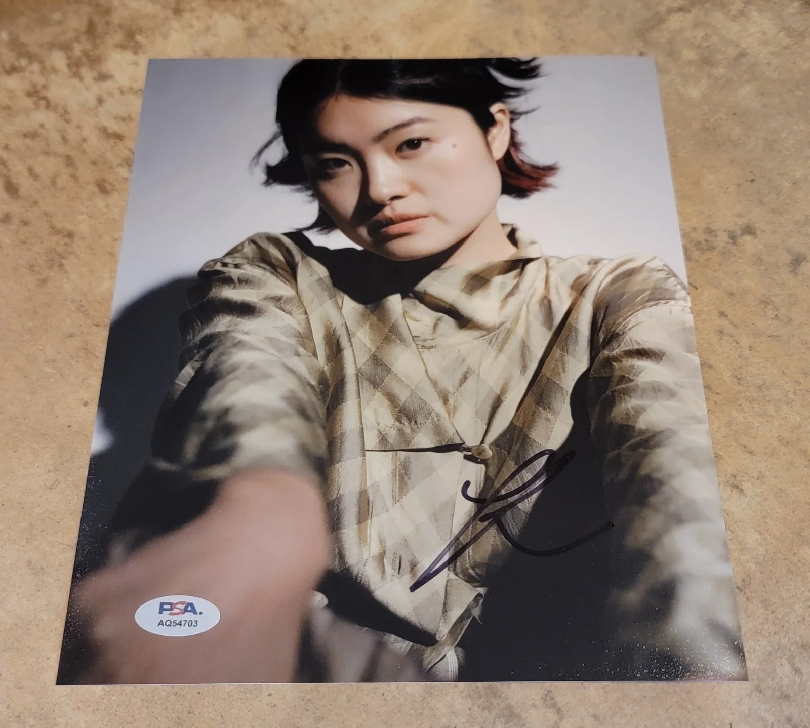 Katarina Zhu — Katarina Zhu signed 8x10 photo PSA DNA autograph photoshoot portrait tan shirt