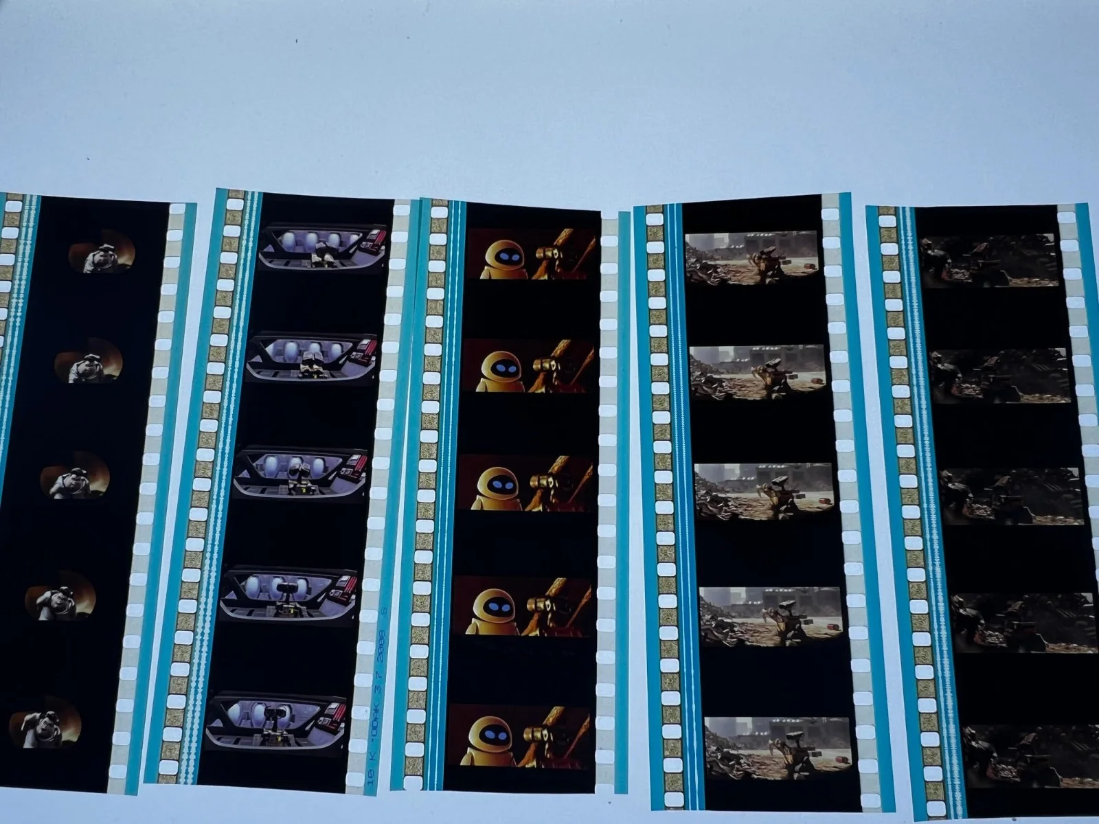 Wall-e 35mm Film Cells Strips - 5 Strips of 5 Cells FREE P&P, изображение 2