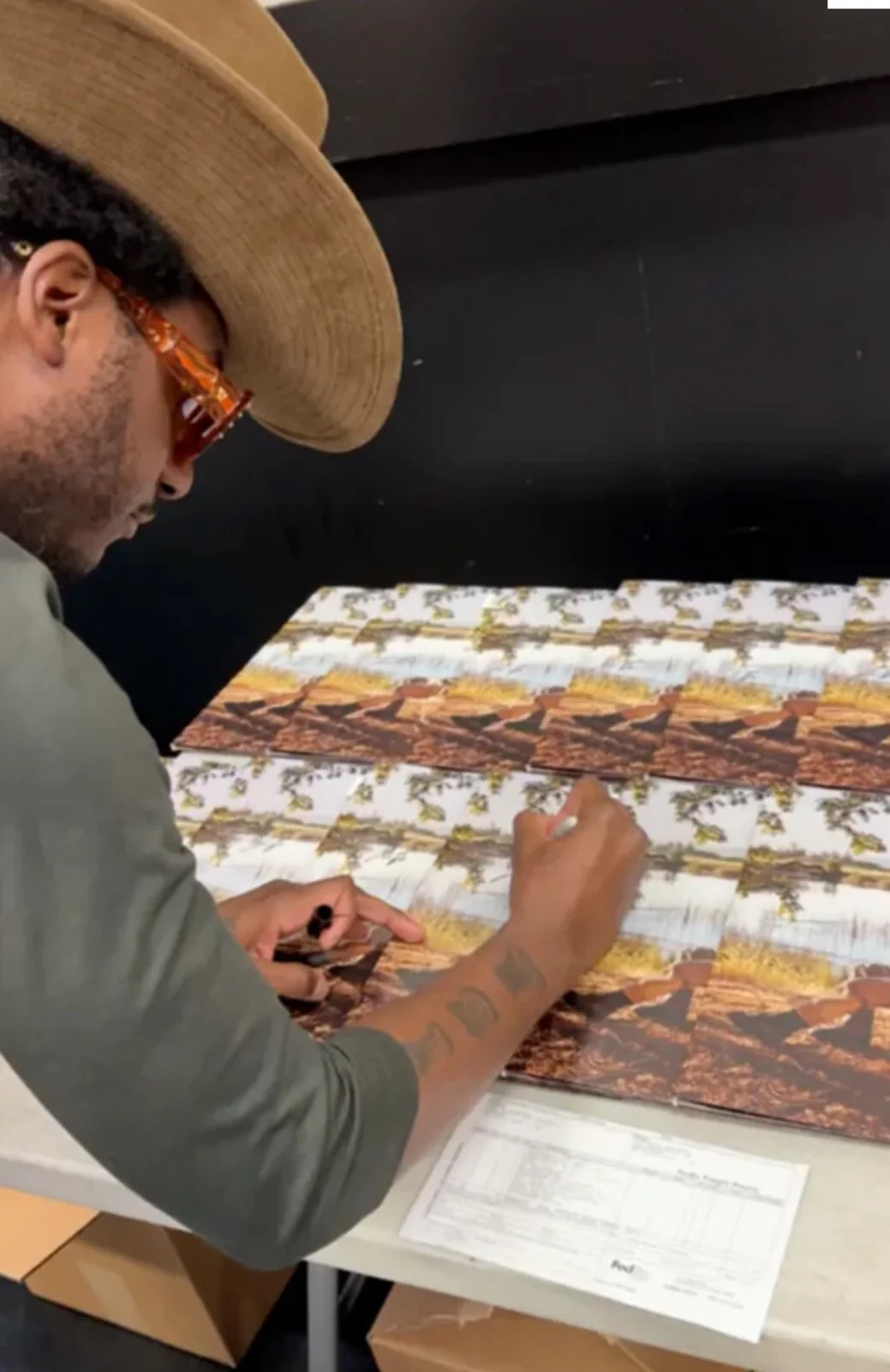 Leon Bridges Denim Blue Color Record LEON Autographed Signed Album Vinyl JSA 2, изображение 2