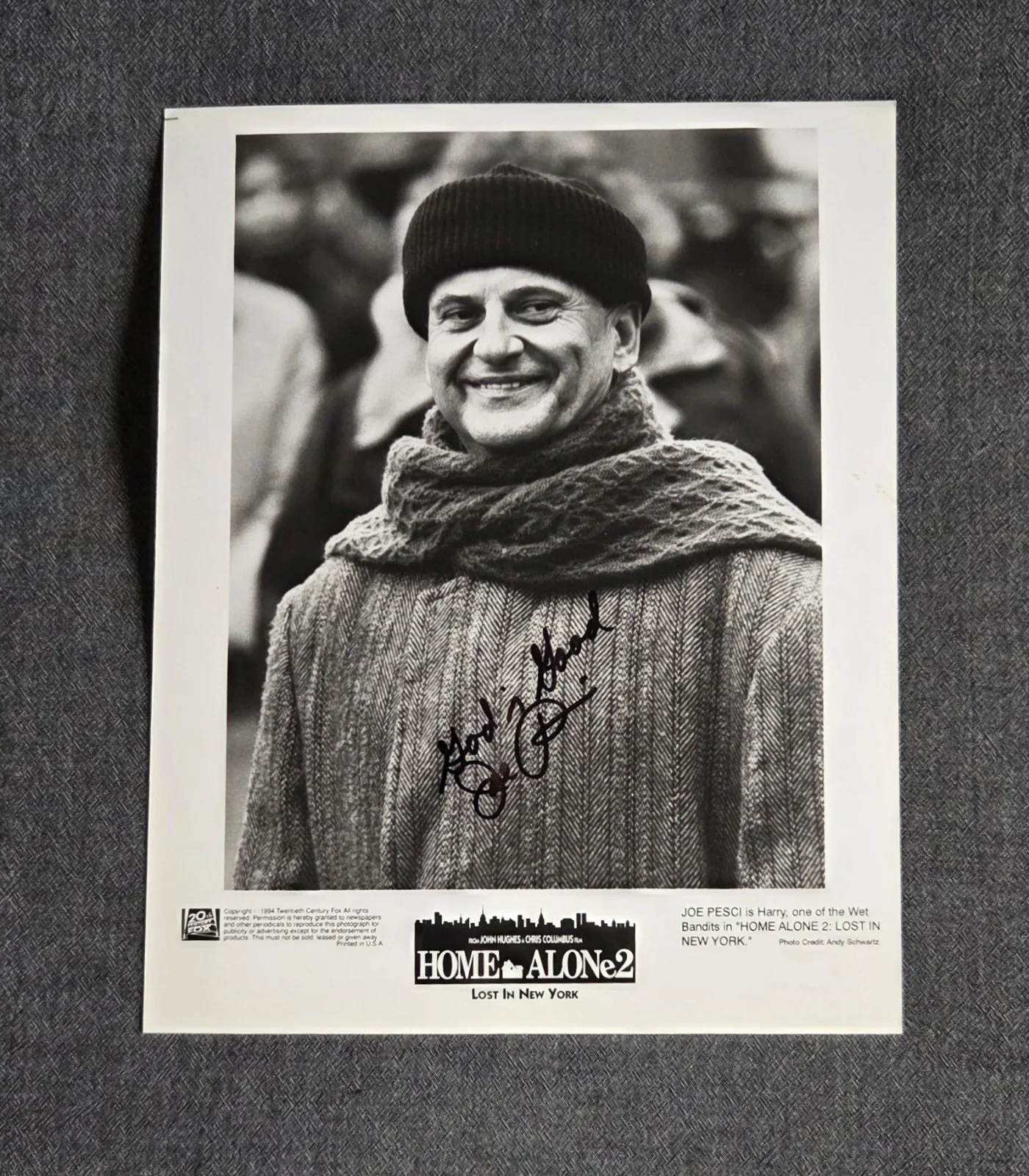 Joe Pesci — JOE PESCI Signed 8x10 B&W Publicity Still Glossy Photo 1992 - Home Alone 2 -, image 2