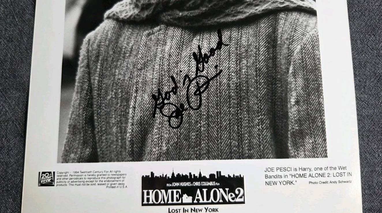 Joe Pesci — JOE PESCI Signed 8x10 B&W Publicity Still Glossy Photo 1992 - Home Alone 2 -, image 3
