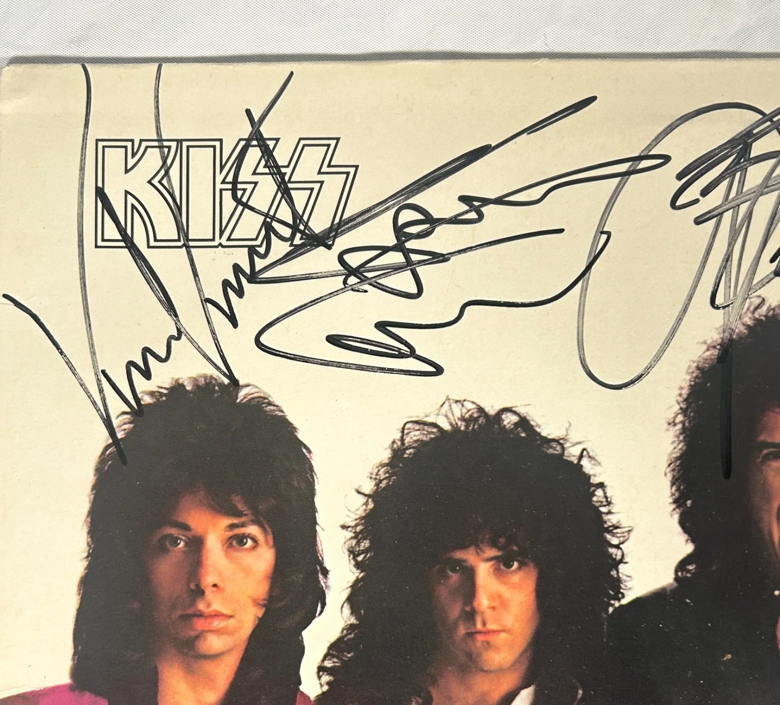 Rare 1983 Kiss "Lick It Up" Members Signed Vinyl Album, Promo For Loan Cover, изображение 3