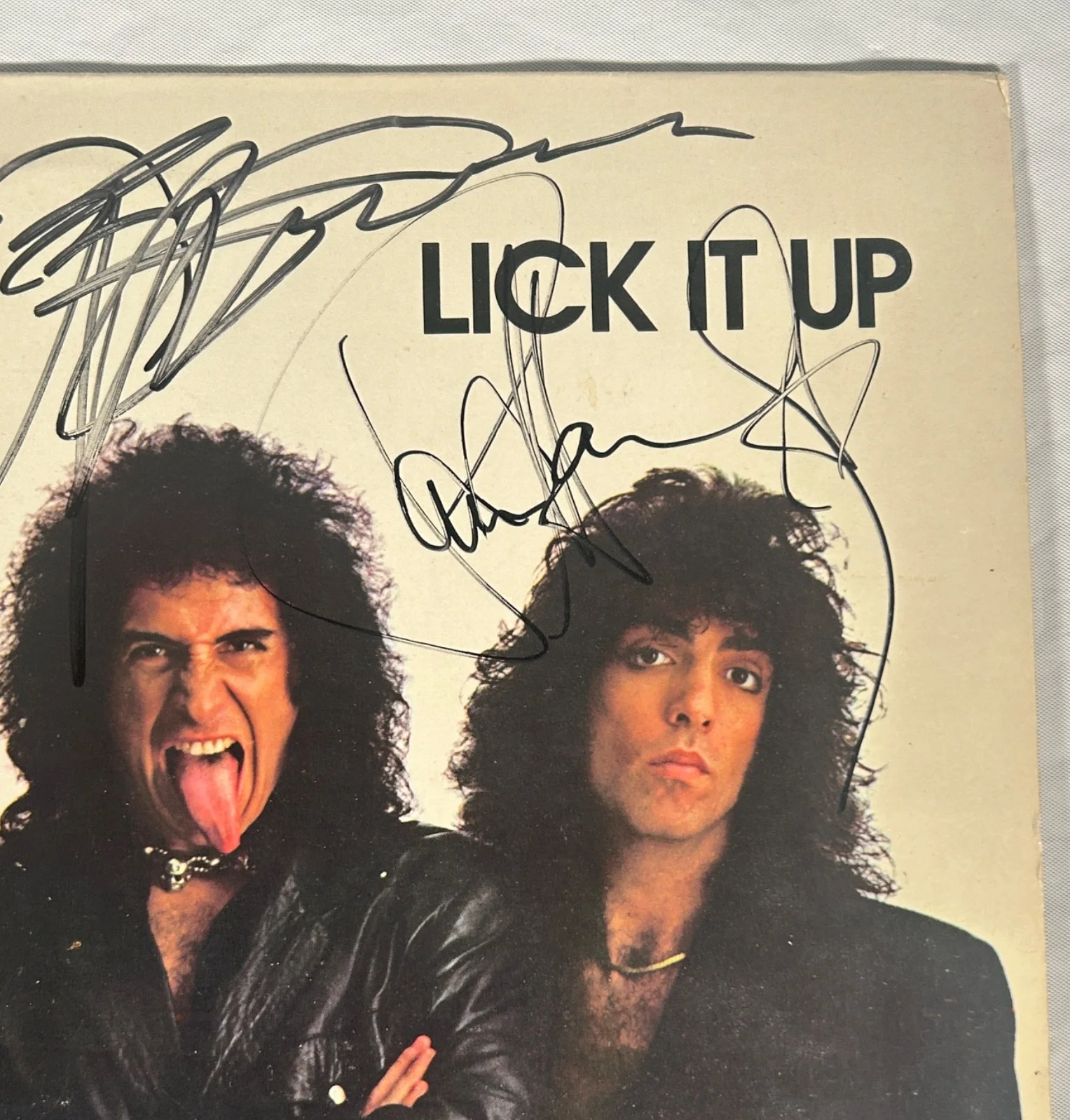 Rare 1983 Kiss "Lick It Up" Members Signed Vinyl Album, Promo For Loan Cover, изображение 5