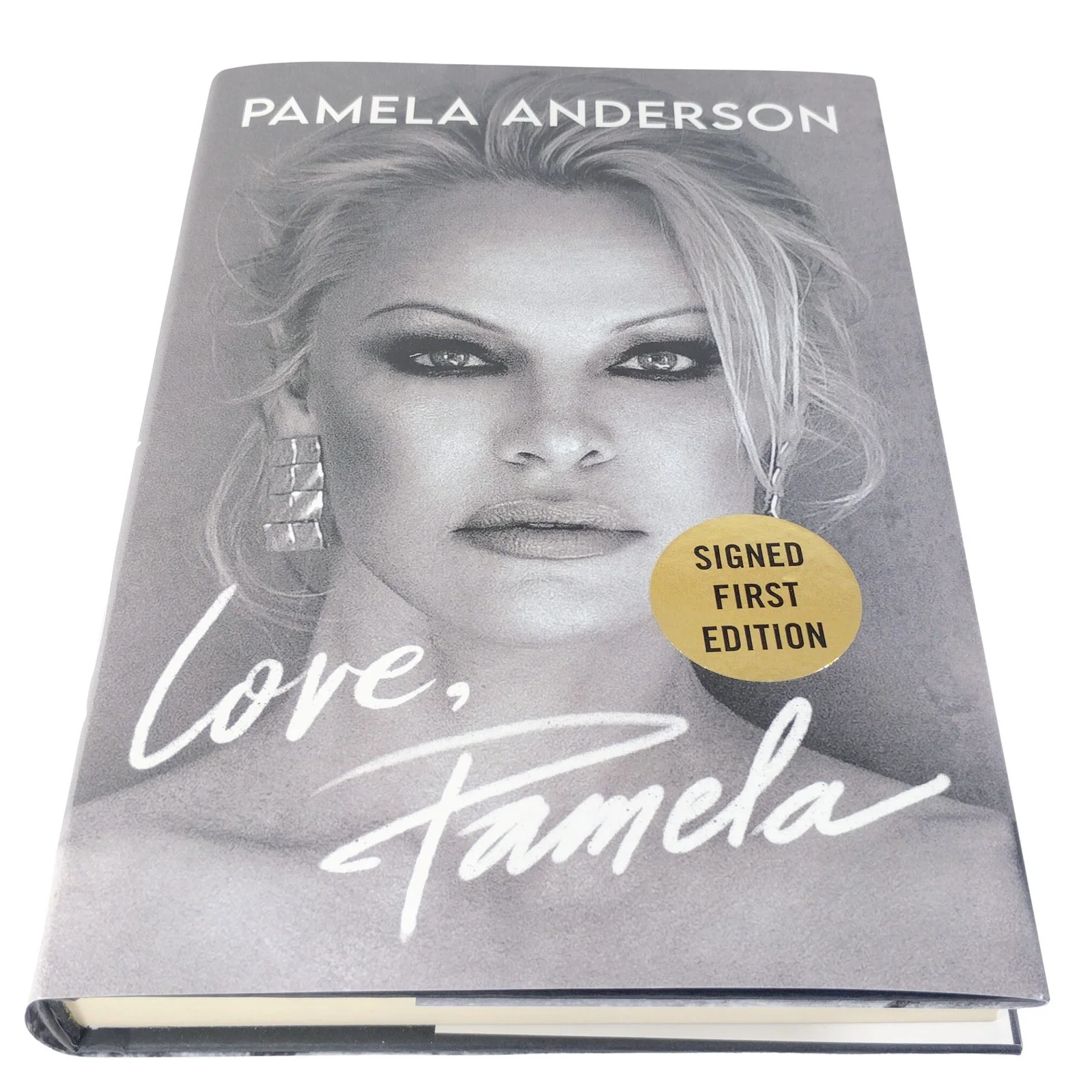 Pamela Anderson — Pamela Anderson Signed Love Pamela 1st Edition HC Book Beckett BAS COA Baywatch