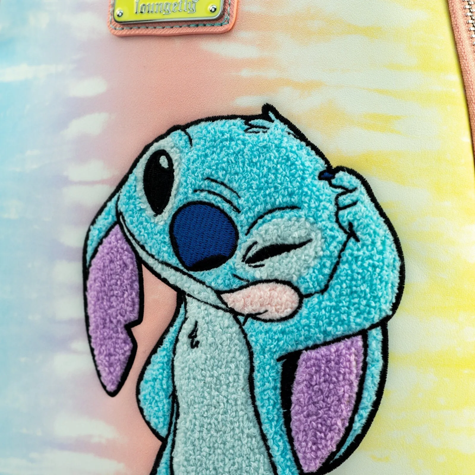 Loungefly Disney Lilo & Stitch Tie Dye backpack rainbow Brand New With Tags, изображение 3