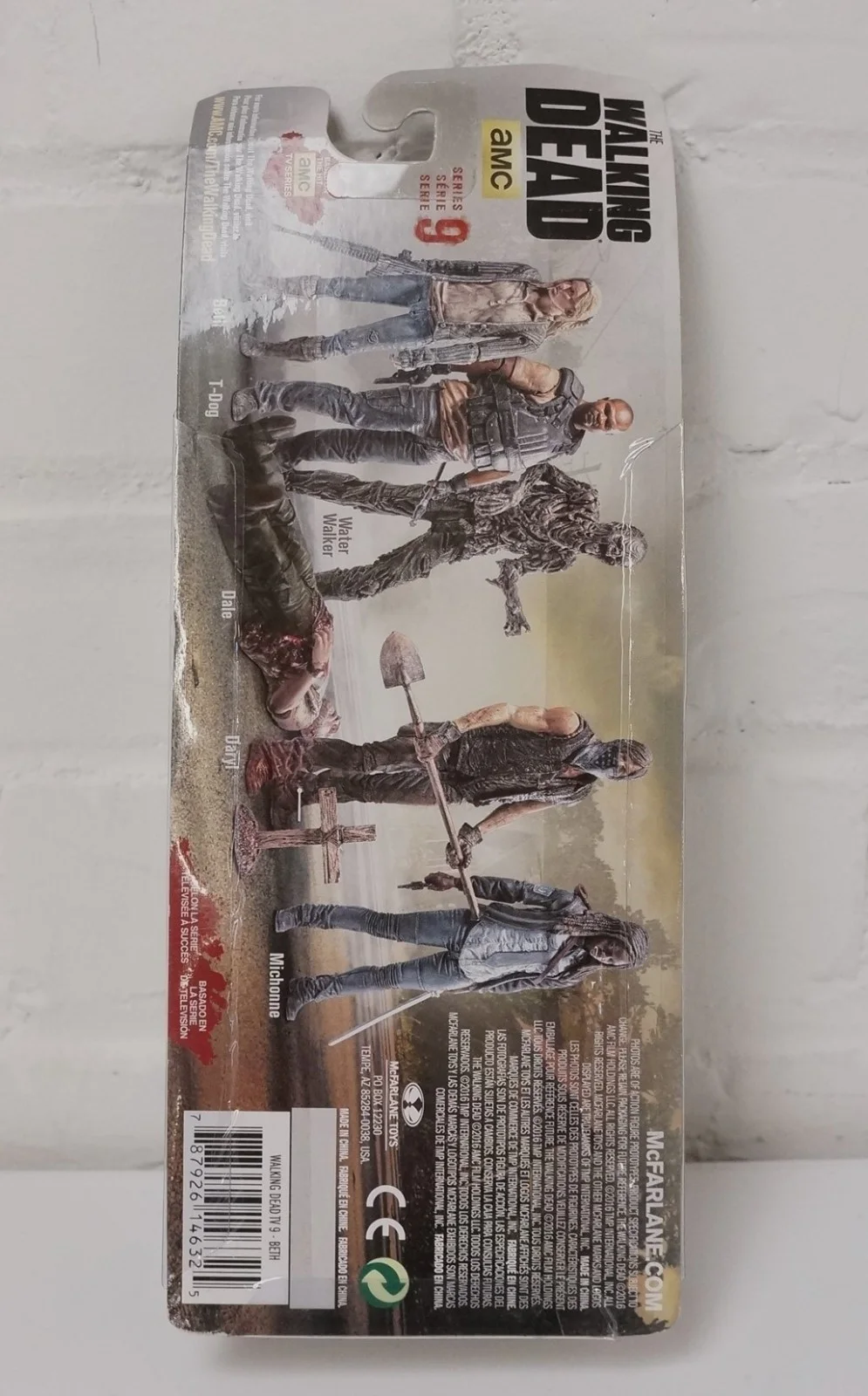 Emily Kinney — McFarlane Toys - The Walking Dead Beth Action Figure Autographed By Emily Kinney, изображение 3