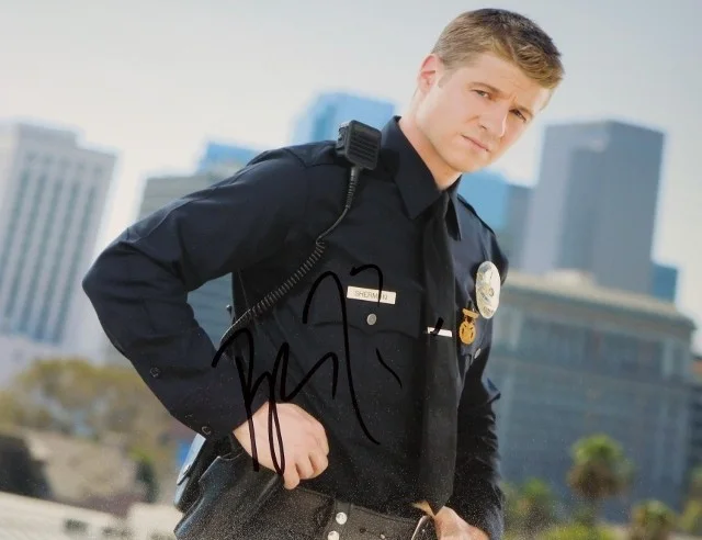 Ben McKenzie — Ben McKenzie SIGNED 8x10 inch Photo * Autograph * Southland * The O.C. * Gotham