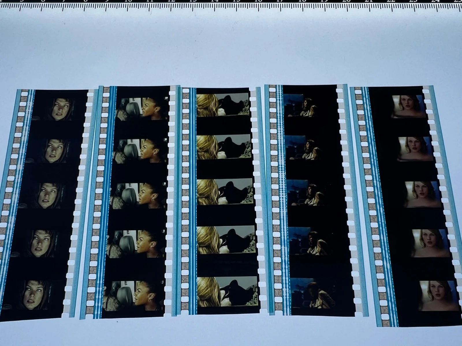 Resident Evil Extinction 35mm Film Cells Strips - 5 Strips of 5 Cells FREE P&P, изображение 2