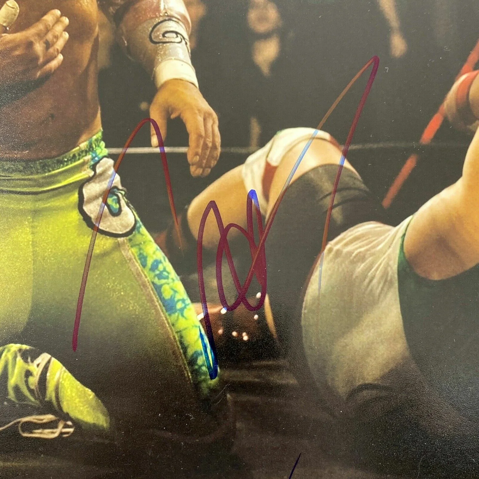 Mickey Rourke — Mickey Rourke SIGNED 11X14 Photo The Wrestler COA GV449501, изображение 2