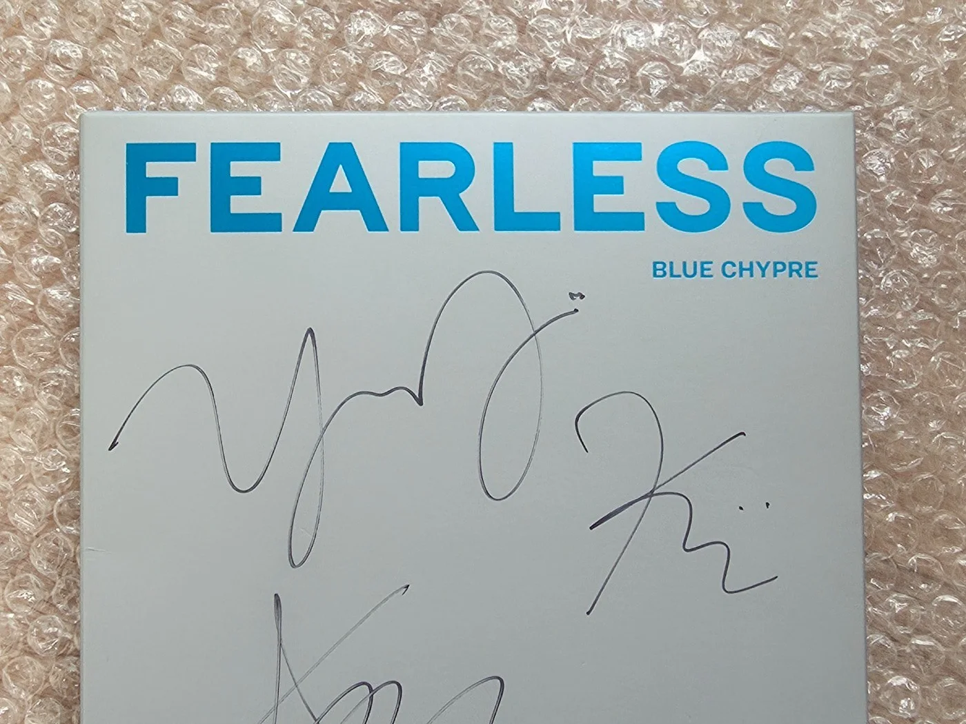 LE SSERAFIM Feaeless Promo Sticker Album Autographed Hand Signed, изображение 4