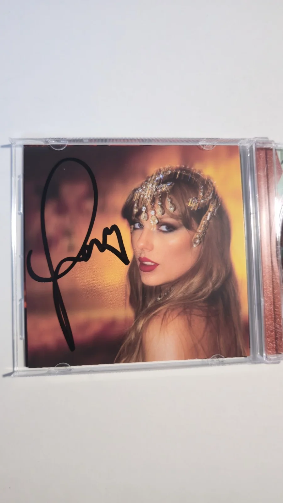 Taylor Swift -The Life of a Showgirl CD w/ Hand Signed Photo, изображение 2