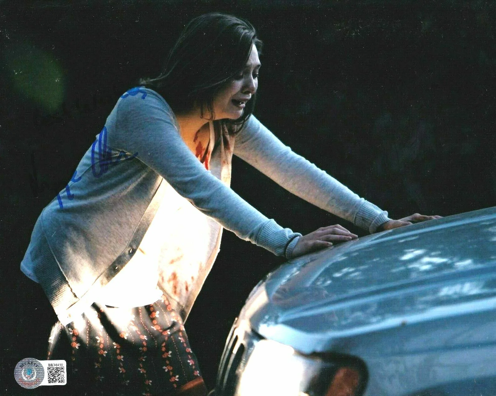 Elizabeth Olsen — RARE INSCRIPTION! Elizabeth Olsen Signed "Best Wishes" 8x10 Photo Beckett BAS!