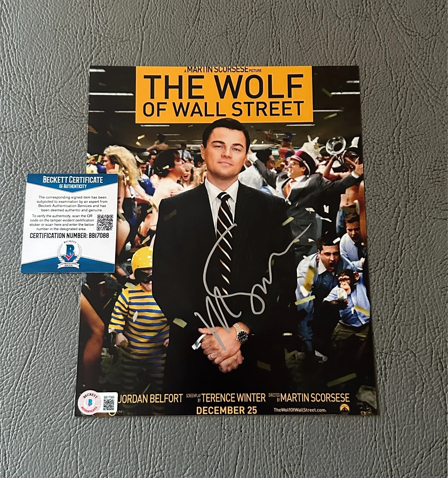 Martin Scorsese — MARTIN SCORSESE SIGNED WOLF OF WALL STREET RARE PHOTO ORIGINAL BECKETT BAS COA, изображение 2