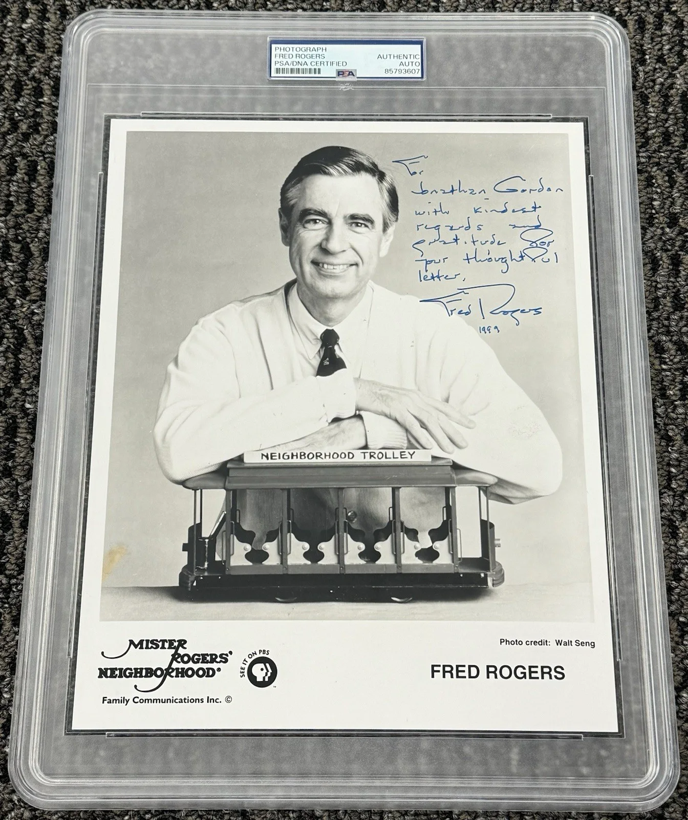 Fred Rogers — Fred Rogers Signed Autograph 8x10 Photo "Mister Rogers' Neighborhood" PSA/DNA