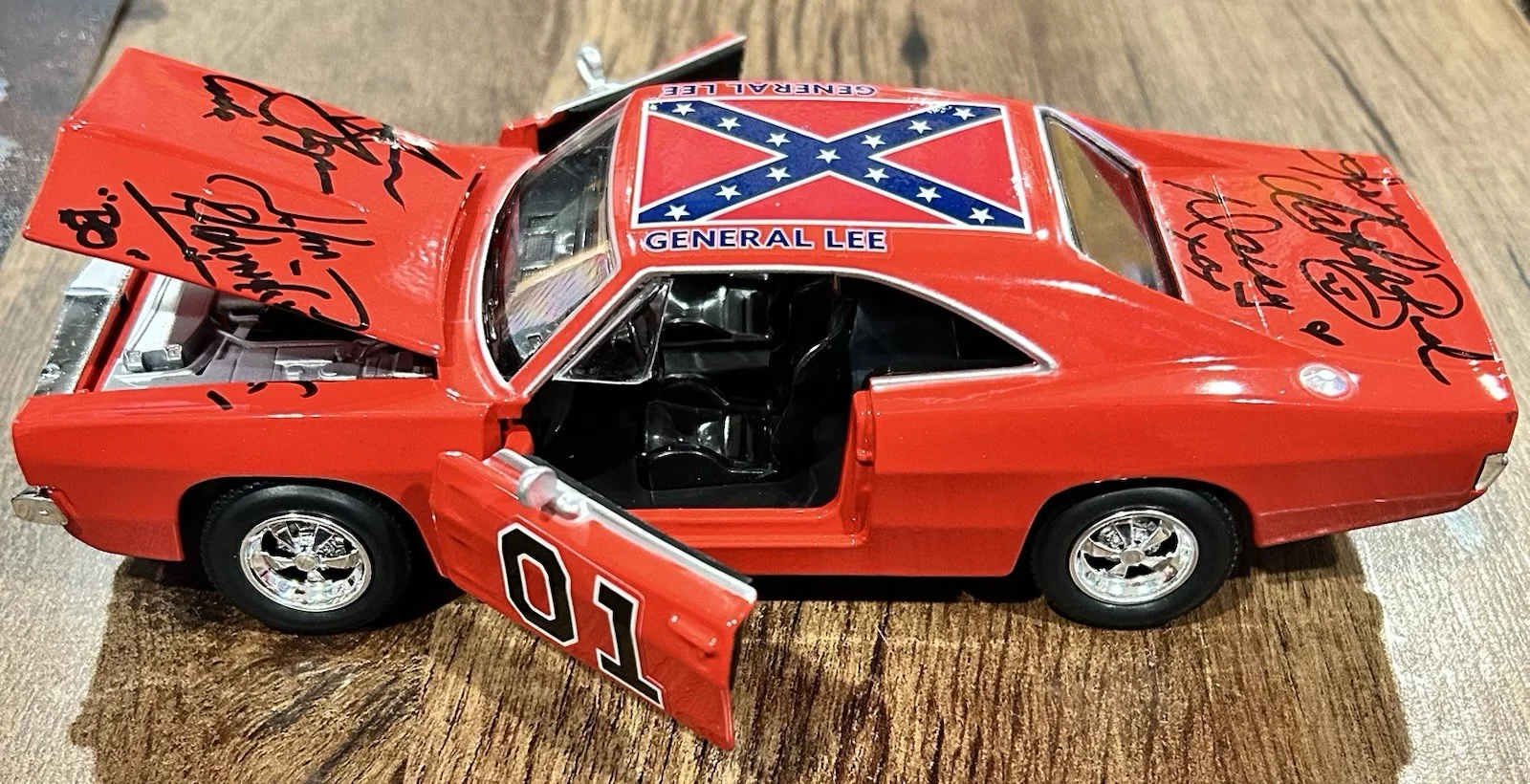 GENERAL LEE DIE CAST BO LUKE AND DAISY AUTOGRAPH BECKETT COA, изображение 3