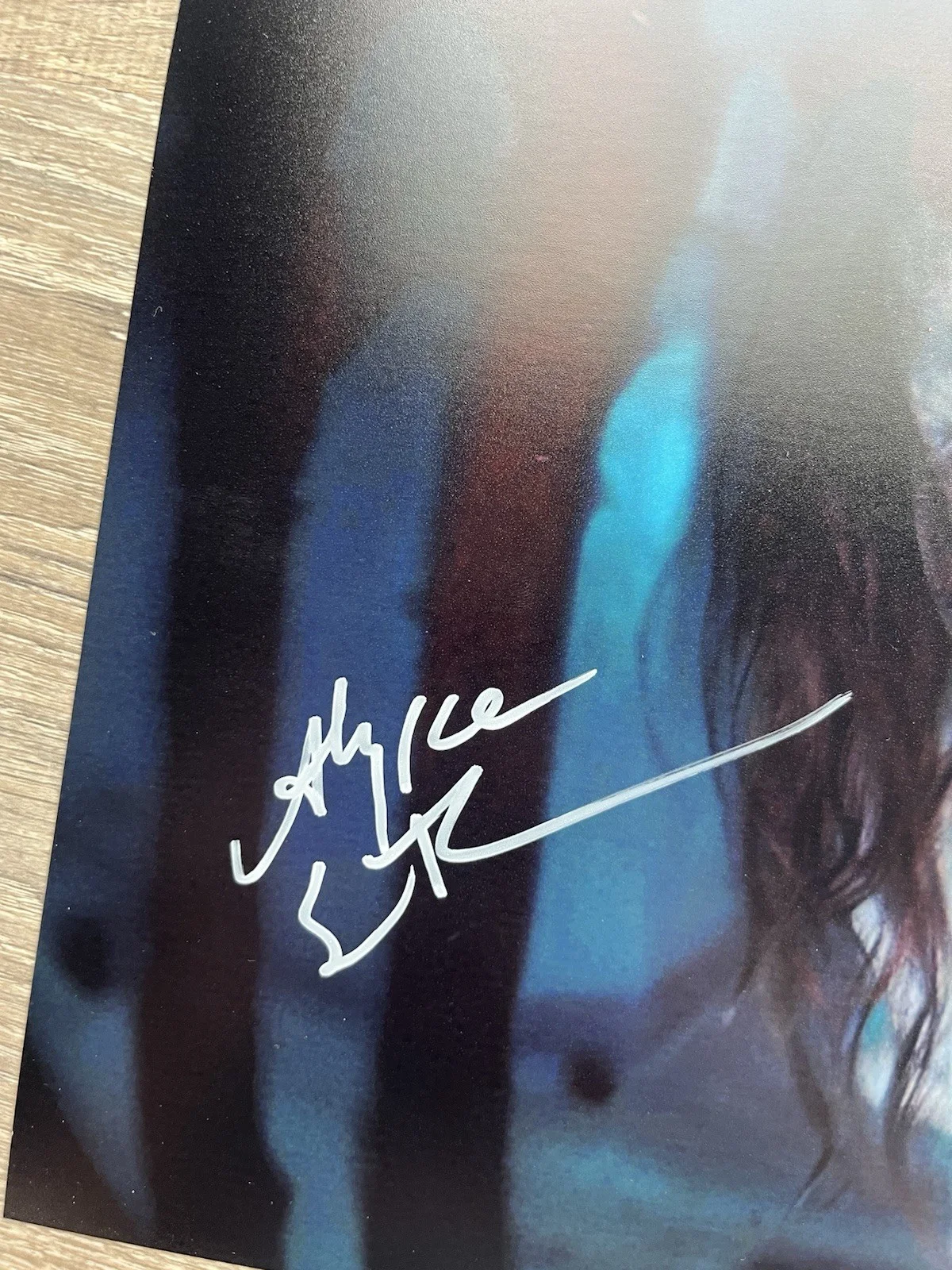 Alyssa Sutherland — Alyssa Sutherland Signed Evil Dead Rise 11x14 Photo JSA COA Ellie Horror Auto, изображение 4