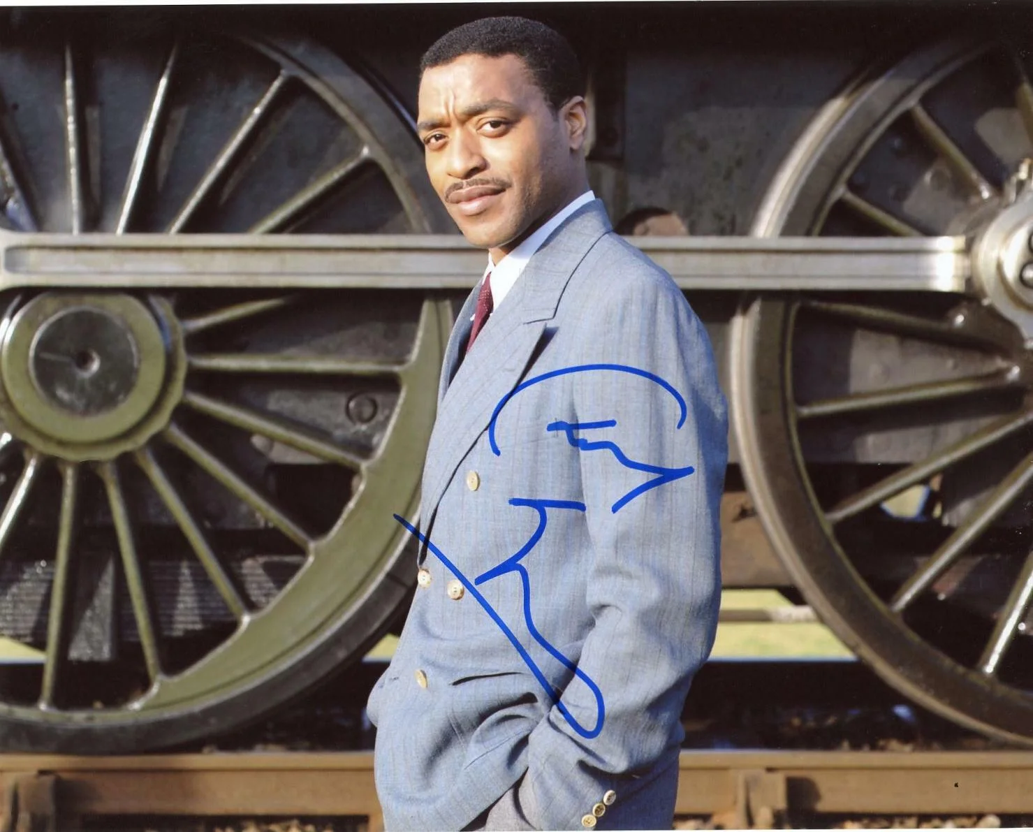 Chiwetel Ejiofor — Chiwetel Ejiofor "Dancing on the Edge" AUTOGRAPH Signed 8x10 Photo