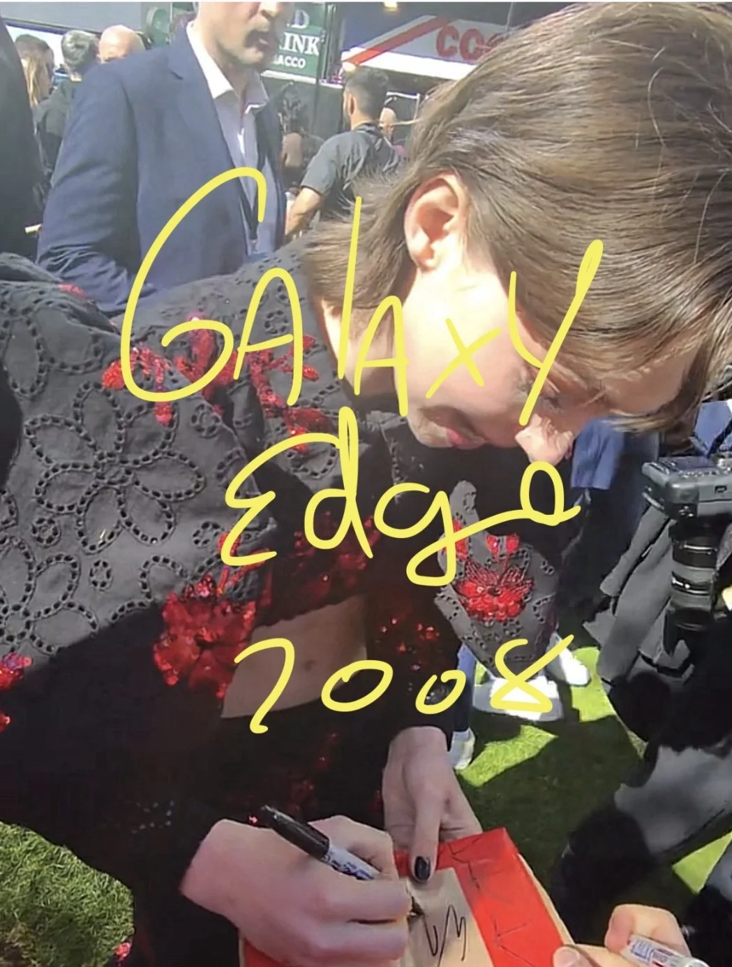 Emma Myers — Emma Myers Signed Enid Sinclair Funko Wednesday Autograph - W/ Photo Proof, изображение 2